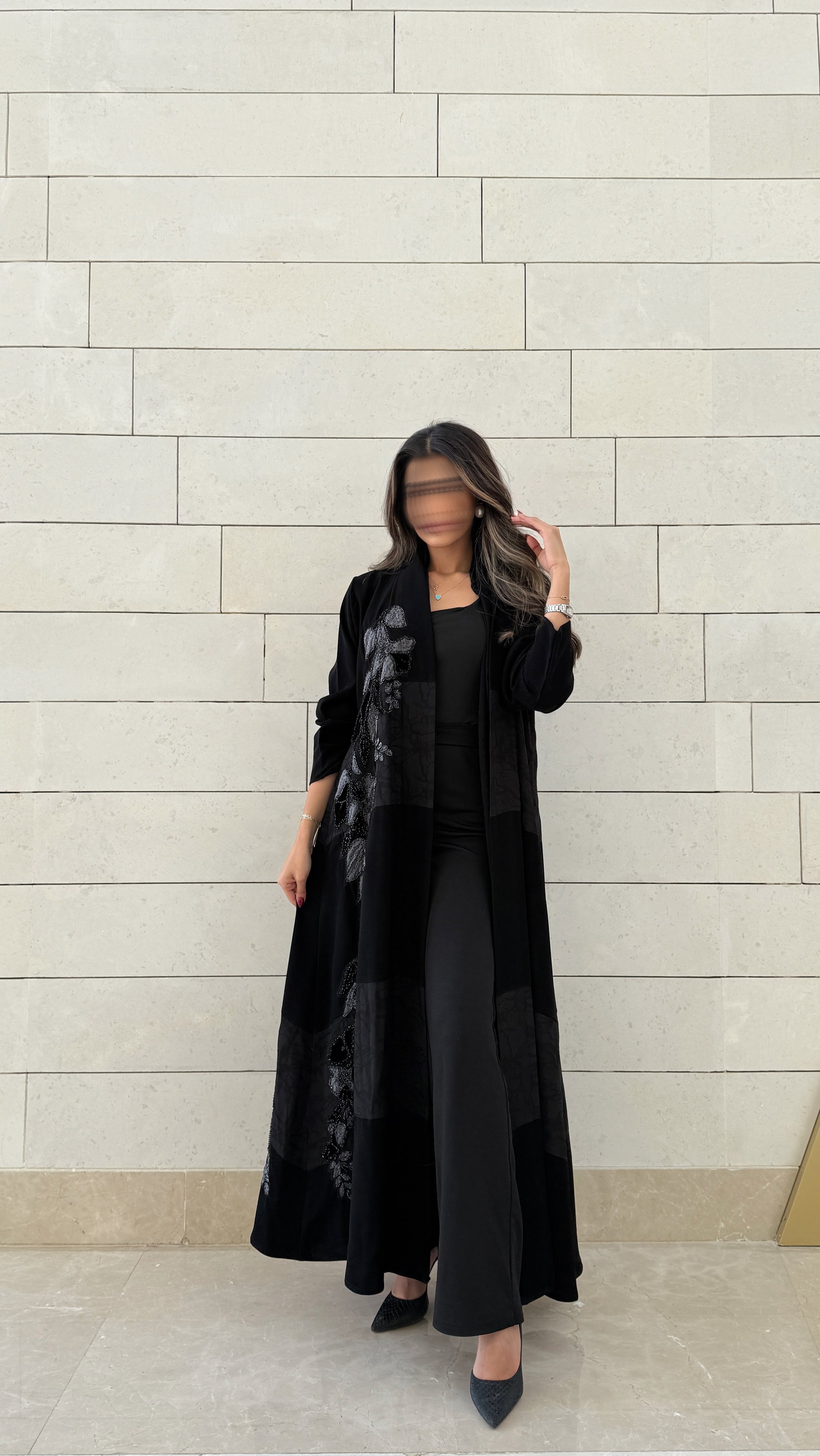 MWT581 - عباية سوداء بتطريز ورد - Aya