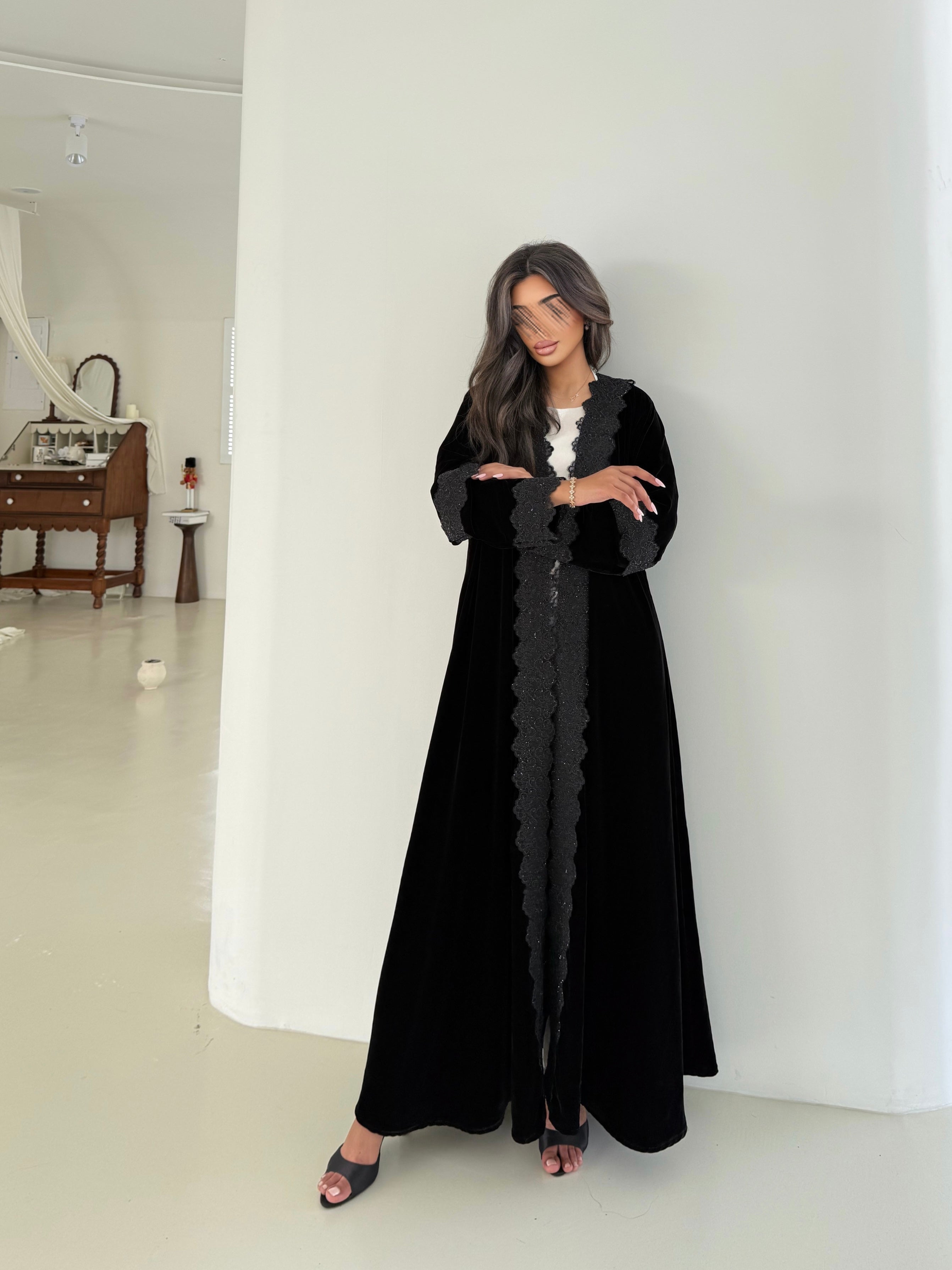 MW645 - Light Crepe Standing with Jacquard Half-Cloche