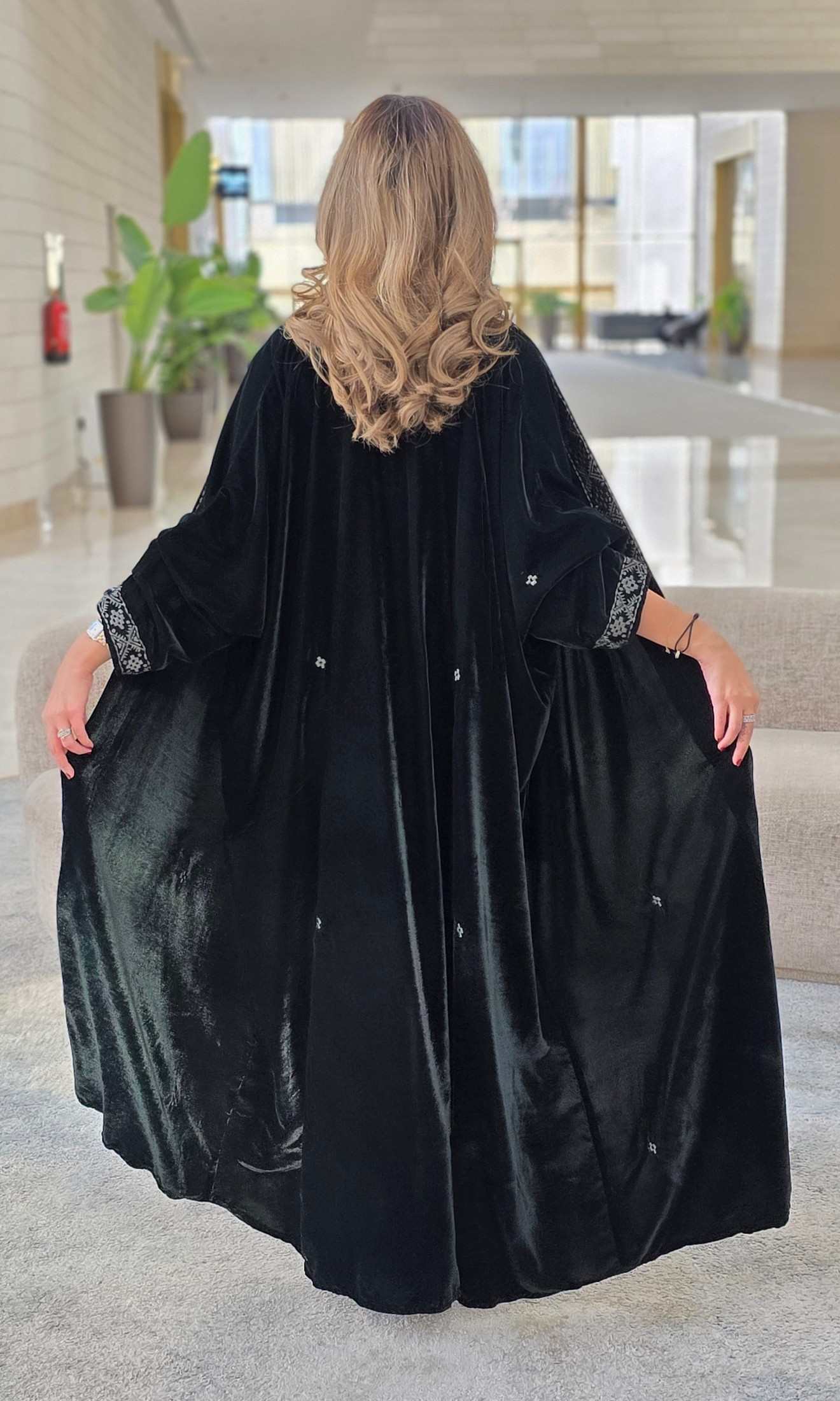 MWT652 - عباية مخمل تطريز اخضر - Aya