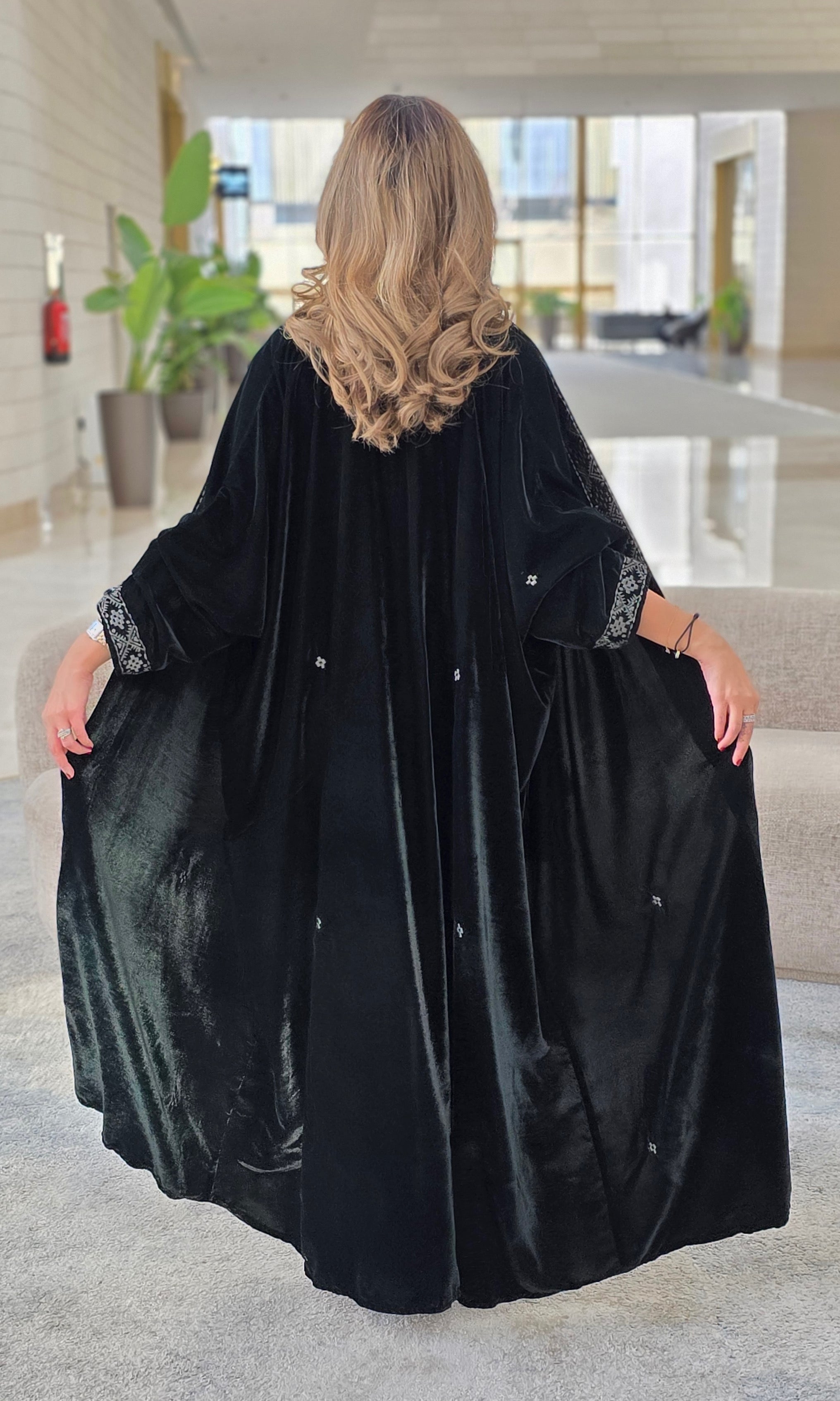 MWT652 - عباية مخمل تطريز اخضر - Aya