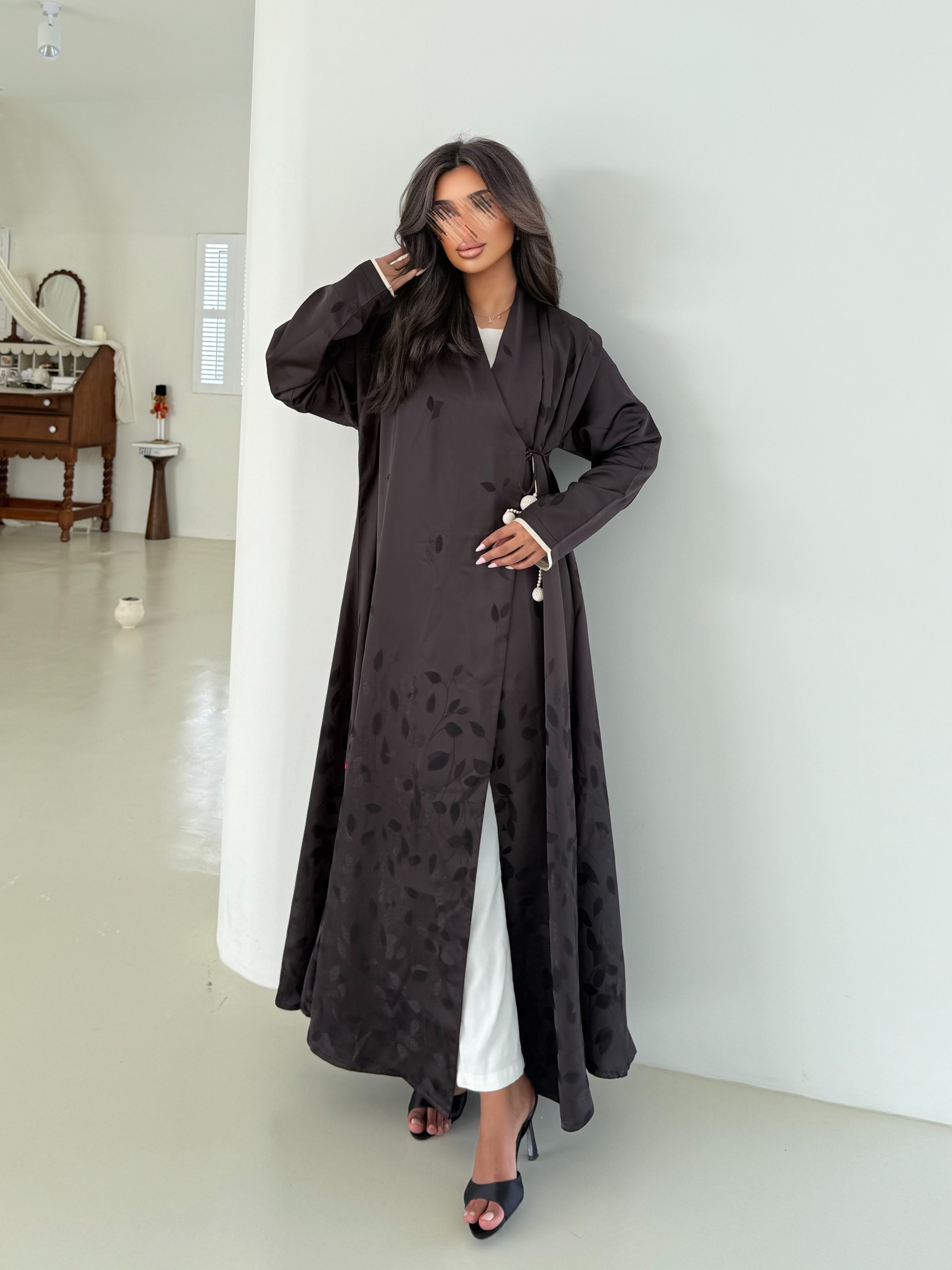 MW645 - Light Crepe Standing with Jacquard Half-Cloche