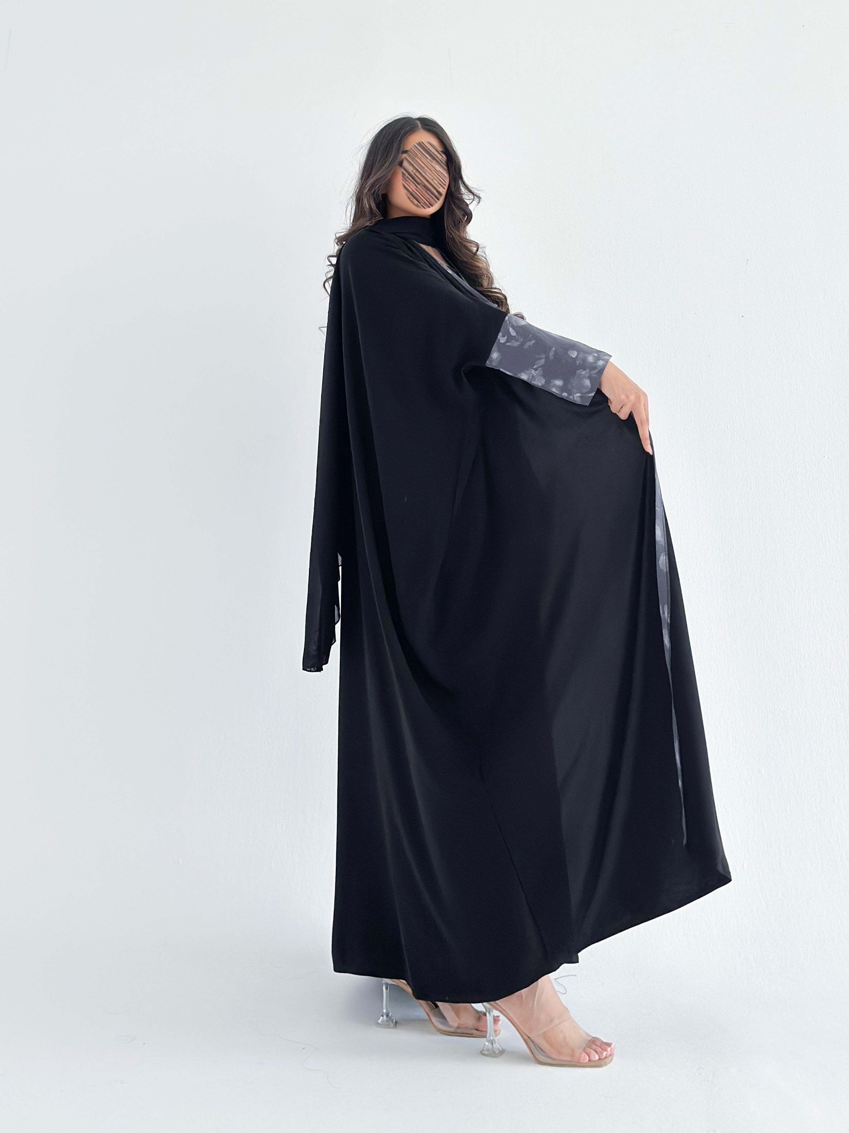 MWT1262 - عباية اسود بتدخيله جاكار ورد