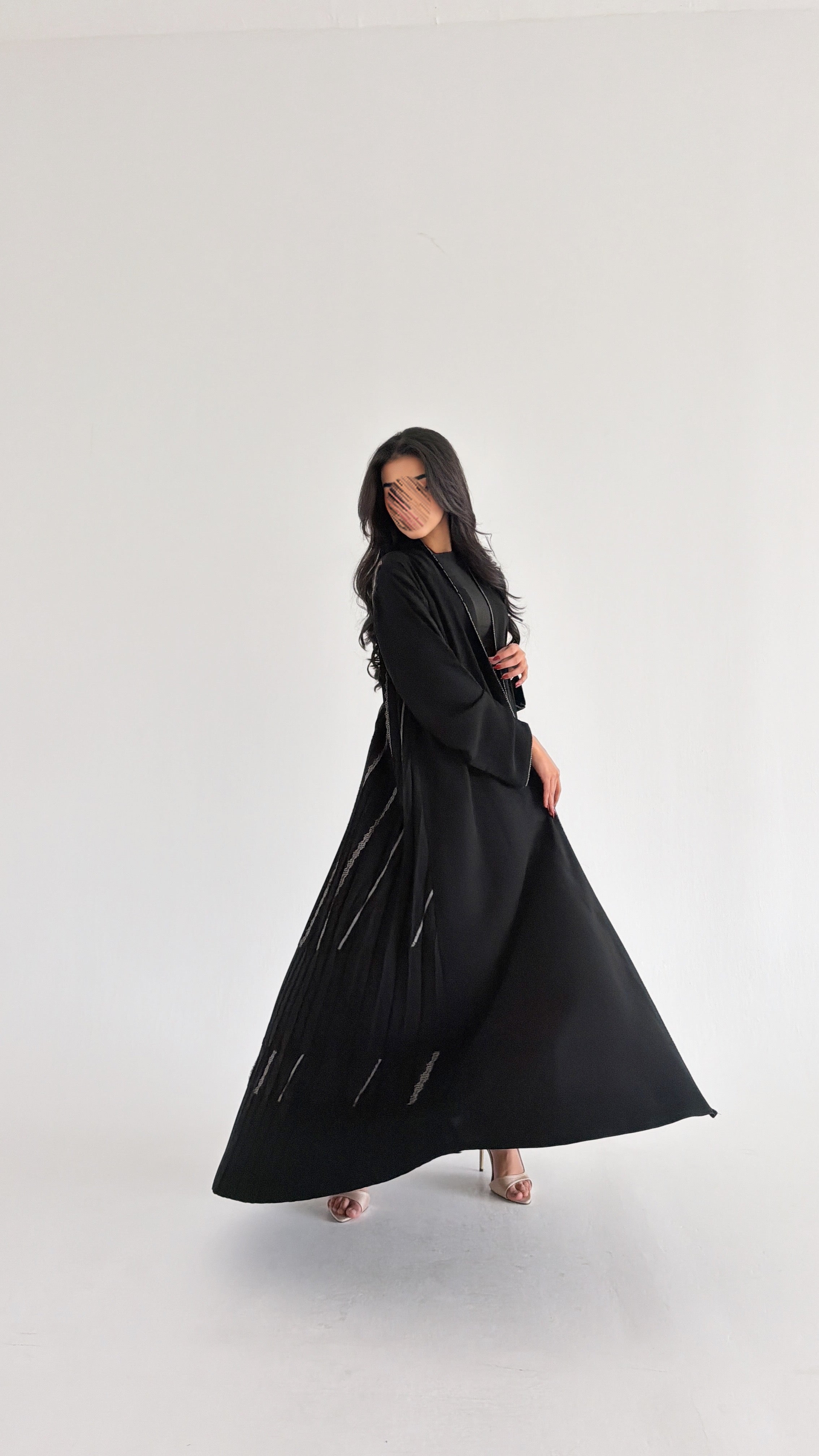 MW2074 - عباية جاكار اسود وابيض مكسر - Aya