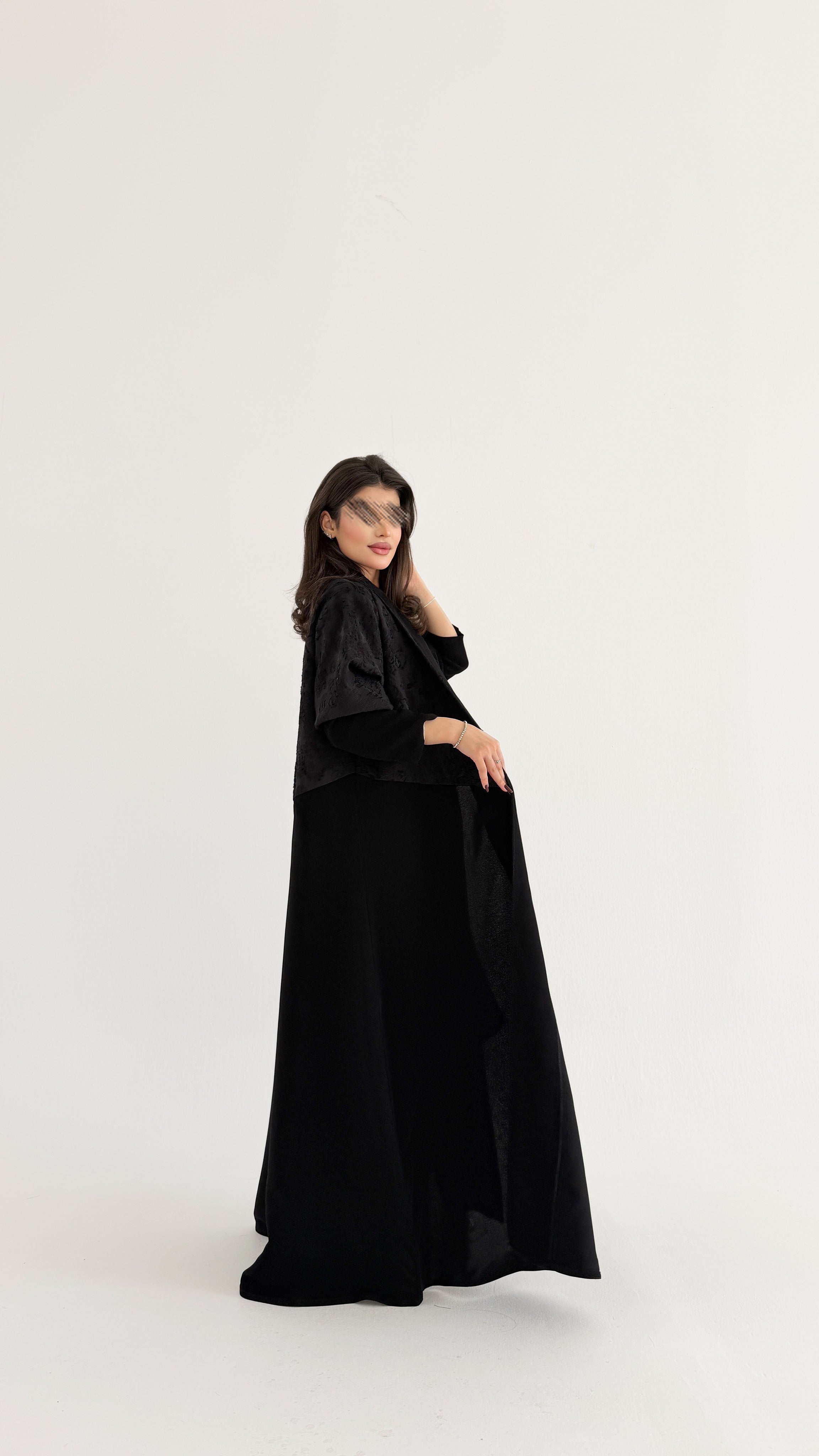 MWT1084 - عباية مع تدخيله مشجر |Abaya with floral inserts