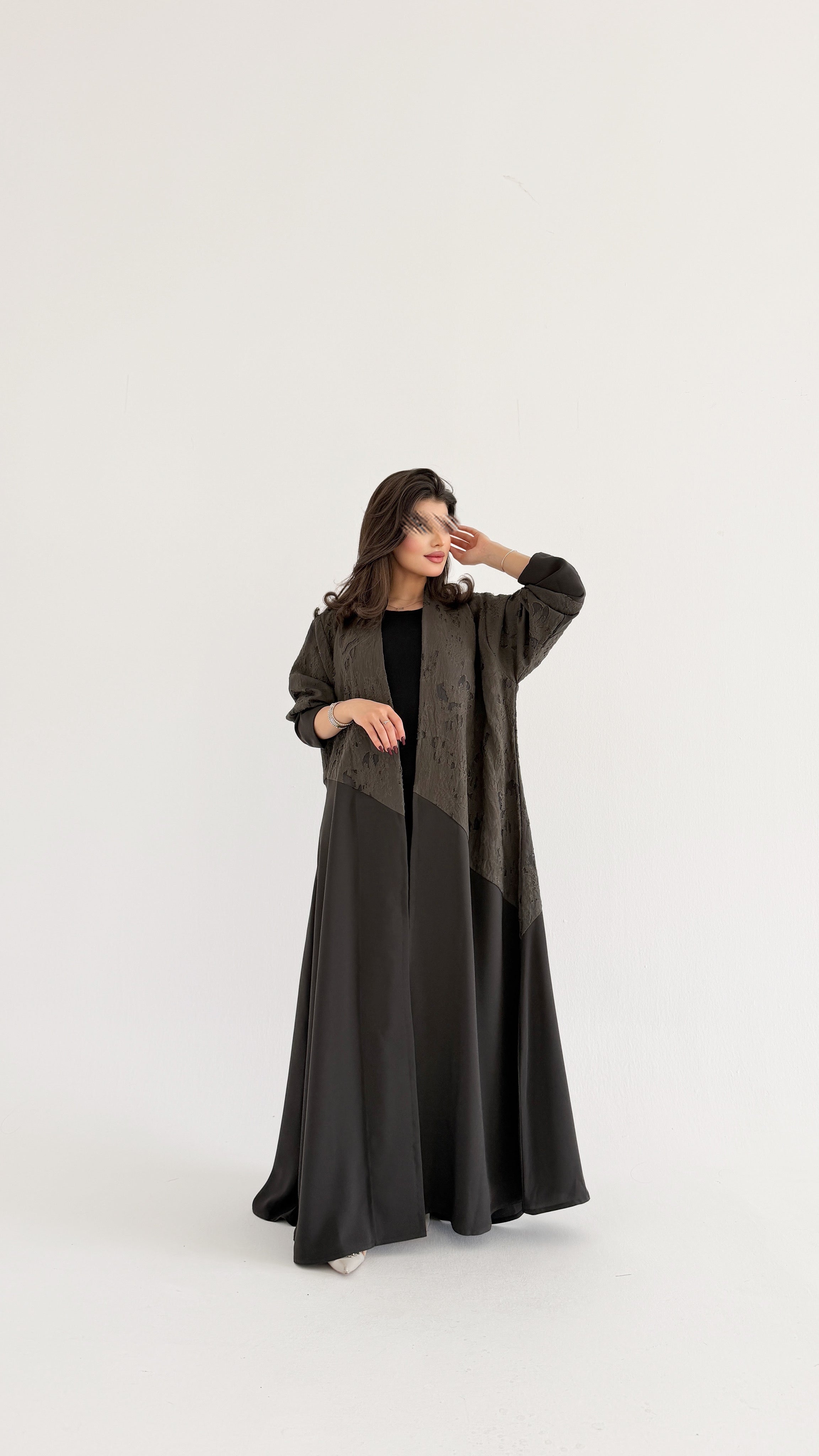 MWT1085 - عباية مع تدخيله مشجر |Abaya with floral inserts - Aya