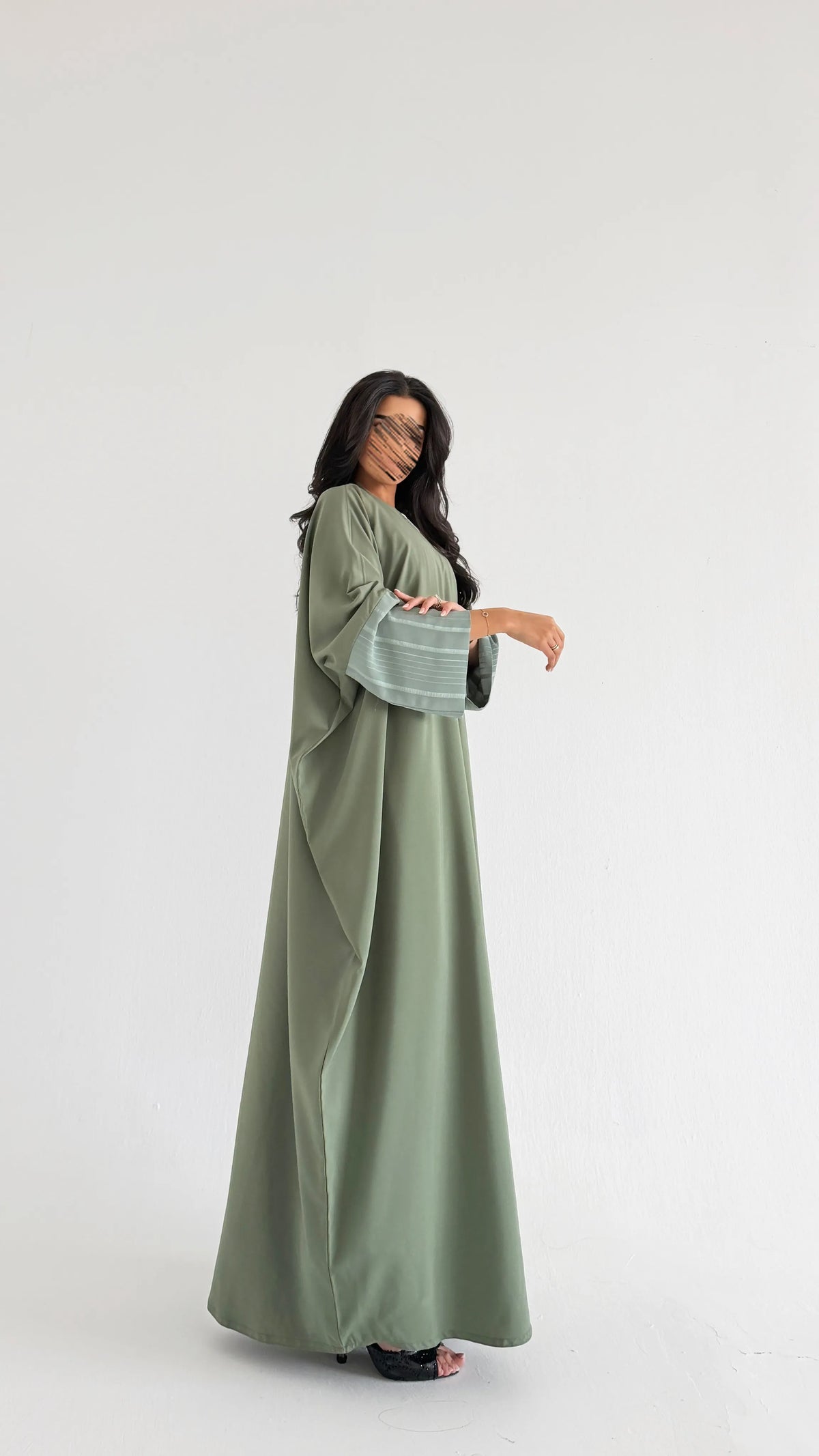 MWT5243 - عباية بقماش صيفي ناعم مع أكمام مقلمة - Aya