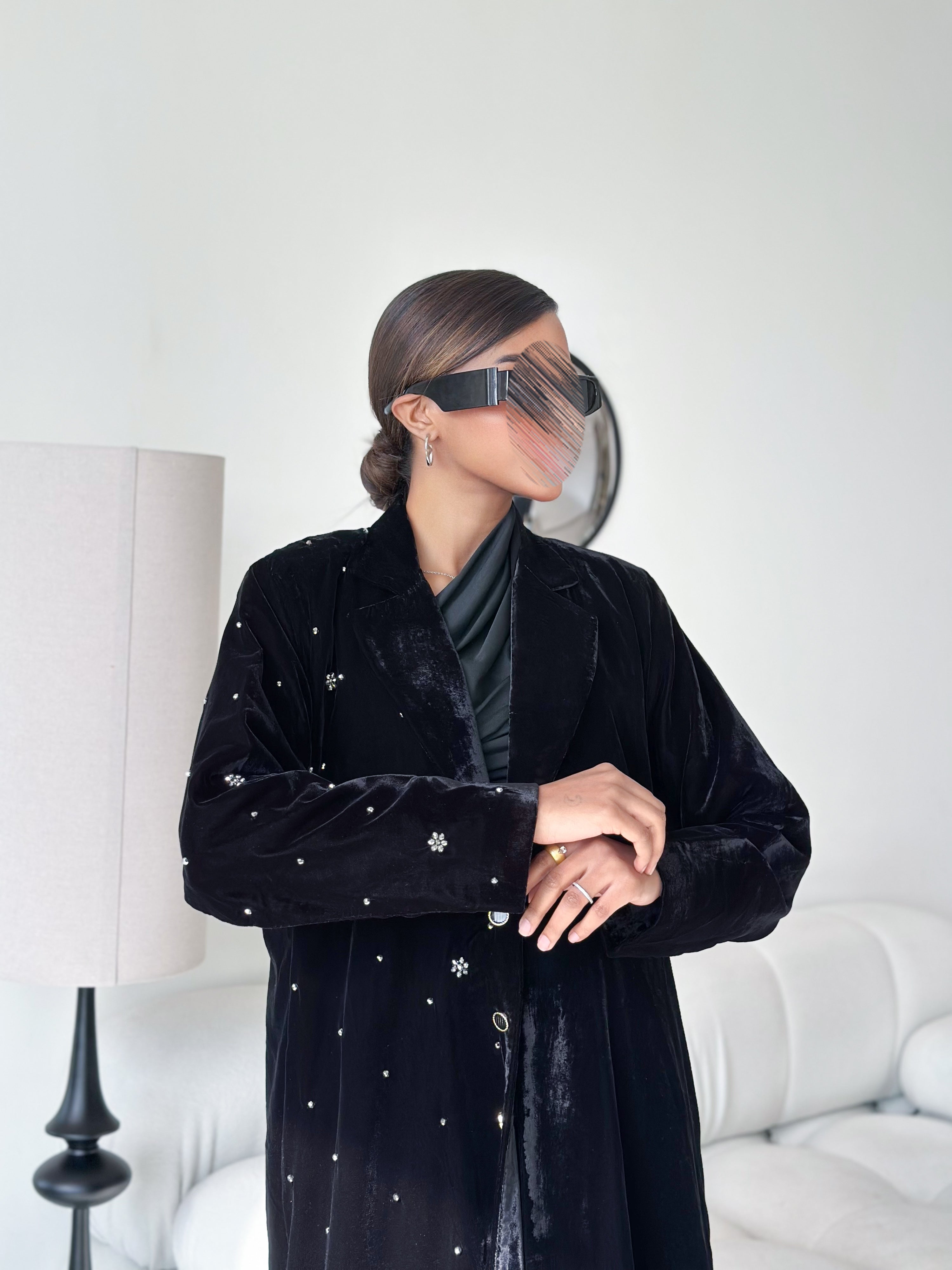 MW645 - Light Crepe Standing with Jacquard Half-Cloche