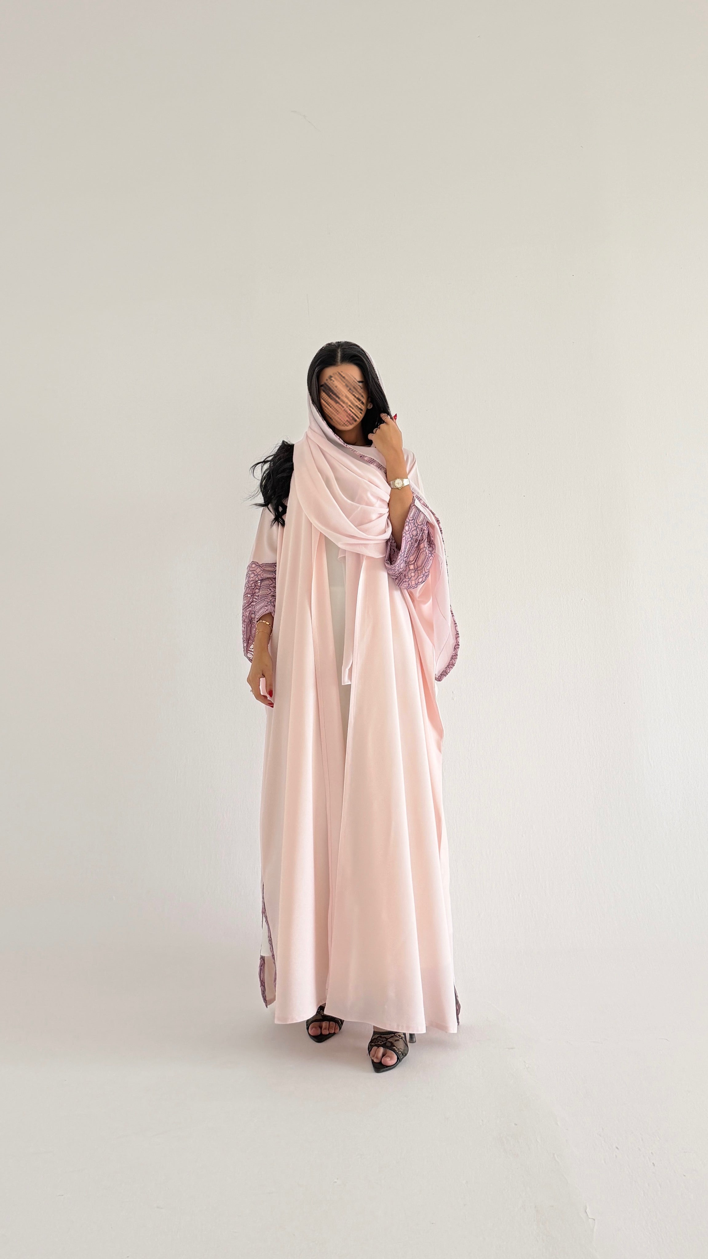 MWT2117 - عباية كريب بتدخيلة أكمام