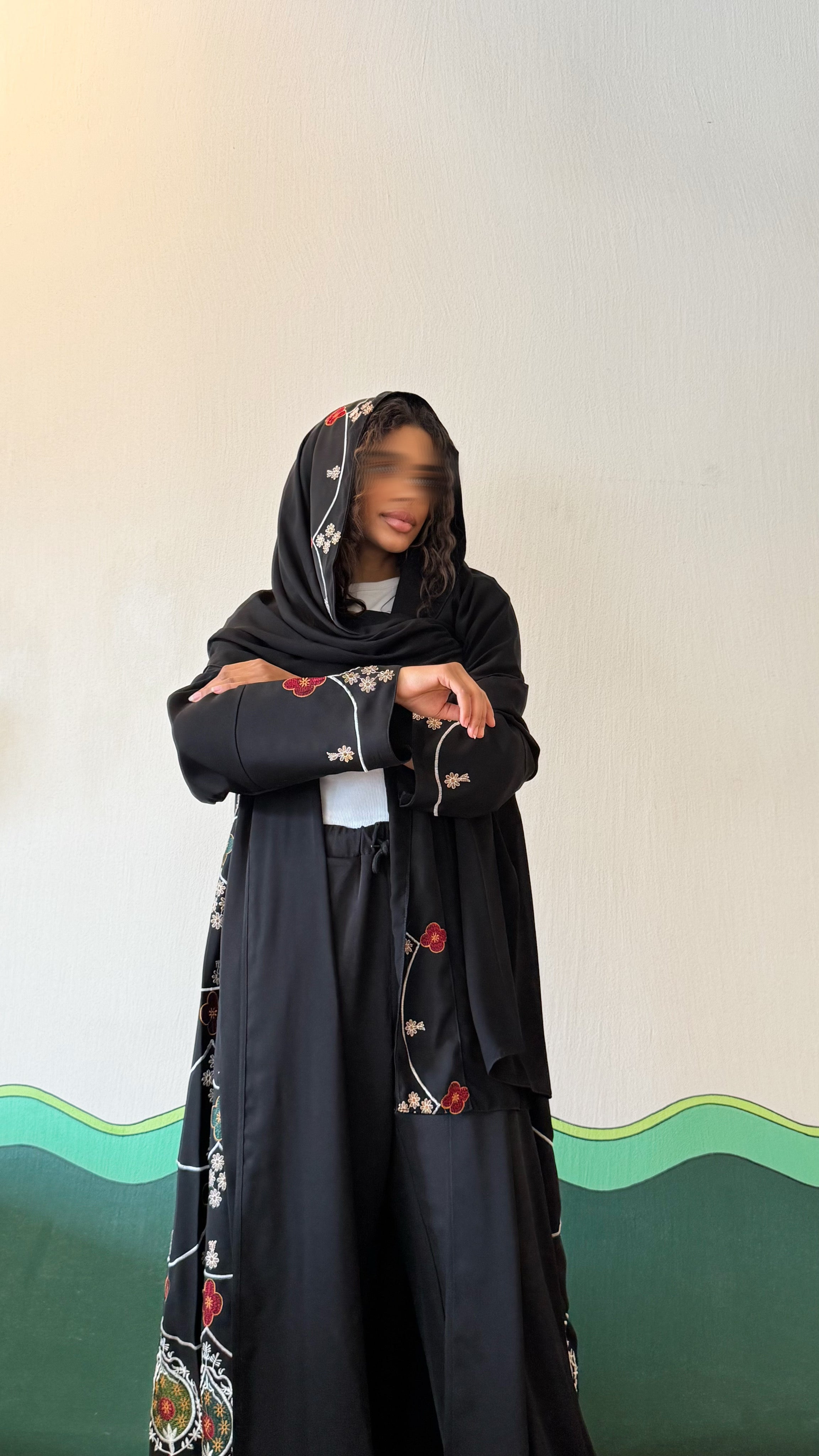 MW645 - Light Crepe Standing with Jacquard Half-Cloche