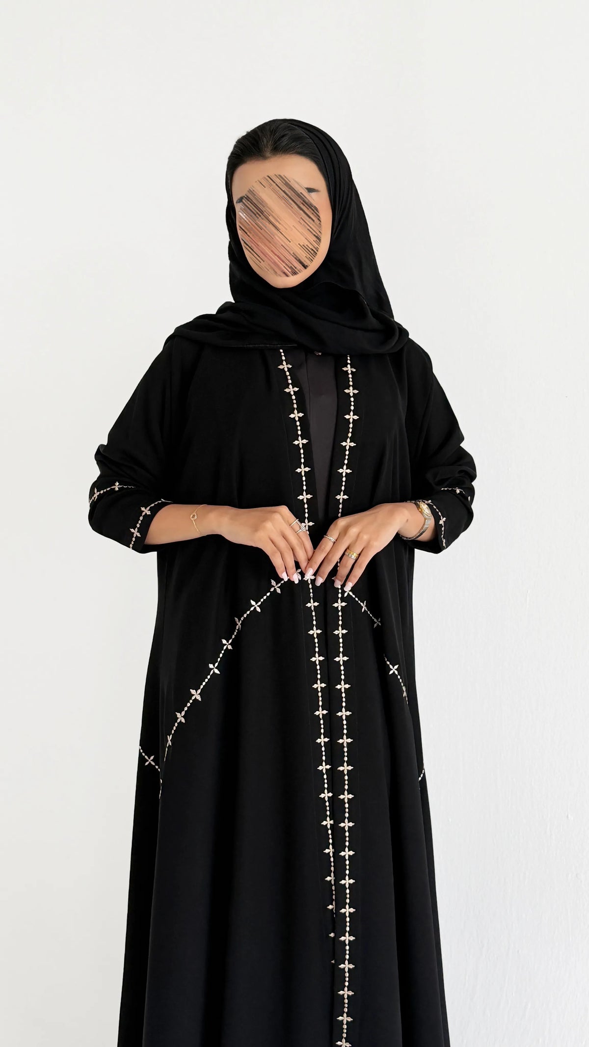 MW425 - عباية سوداء مطرزة