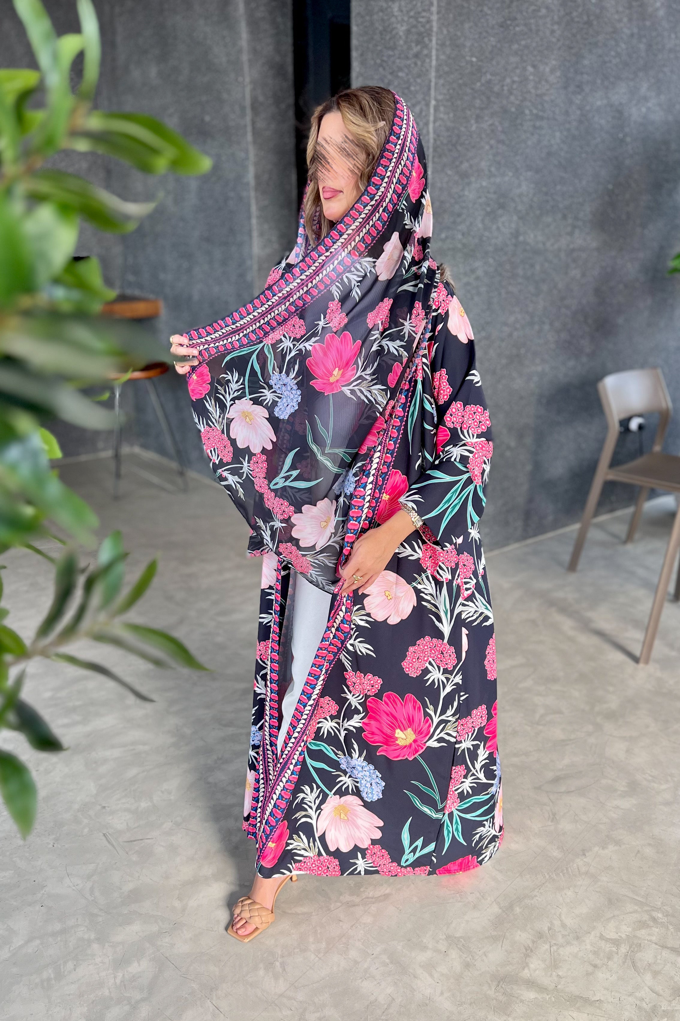 MWT475  - عباية سودا طباعة