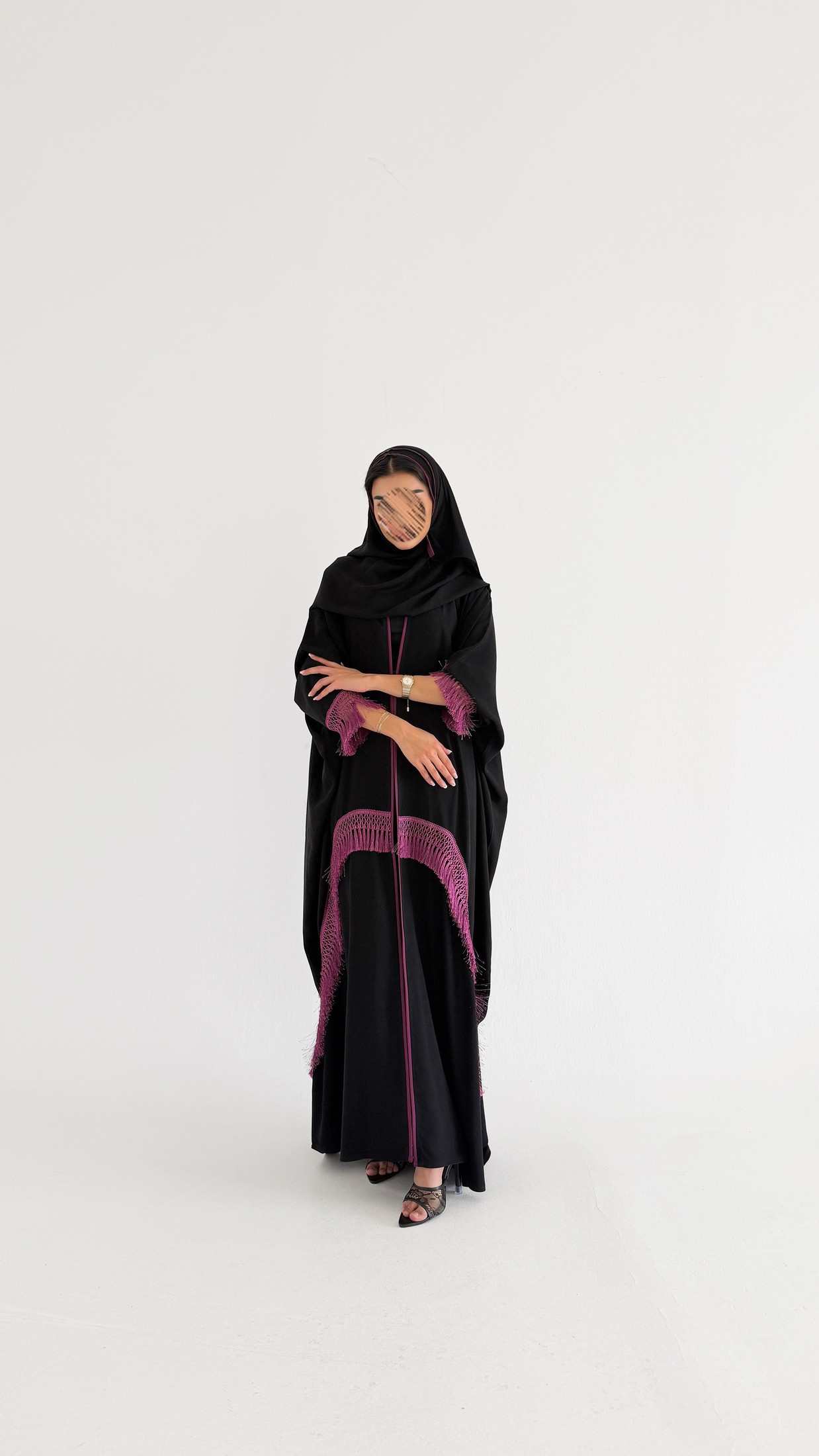 MWT2011 -عباية كريب اسود مع تدخيله دانتيل - Aya