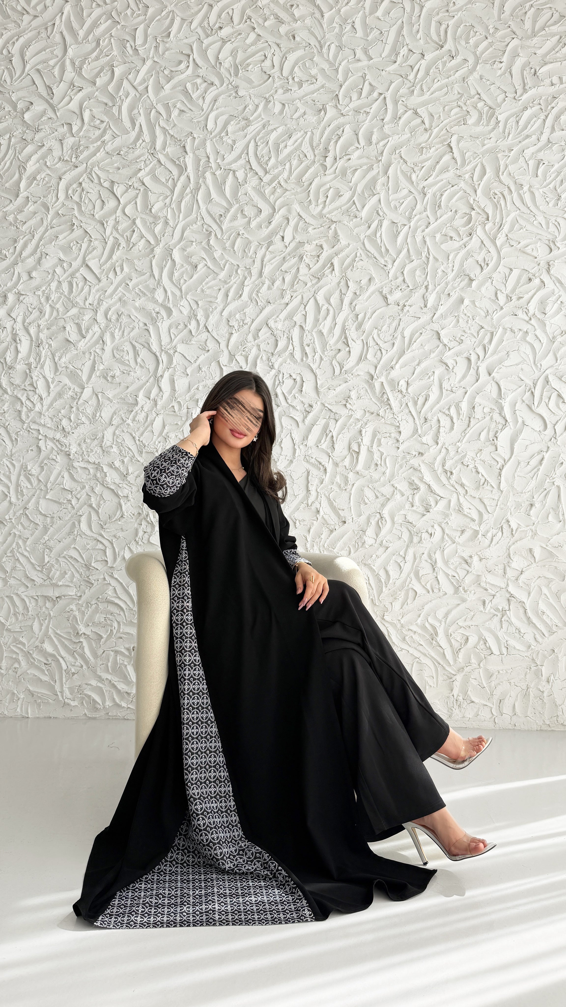 MWT5023 - قماش كريب اسود مع قماش ركامه ابيض واسود قصة كلوش - Aya