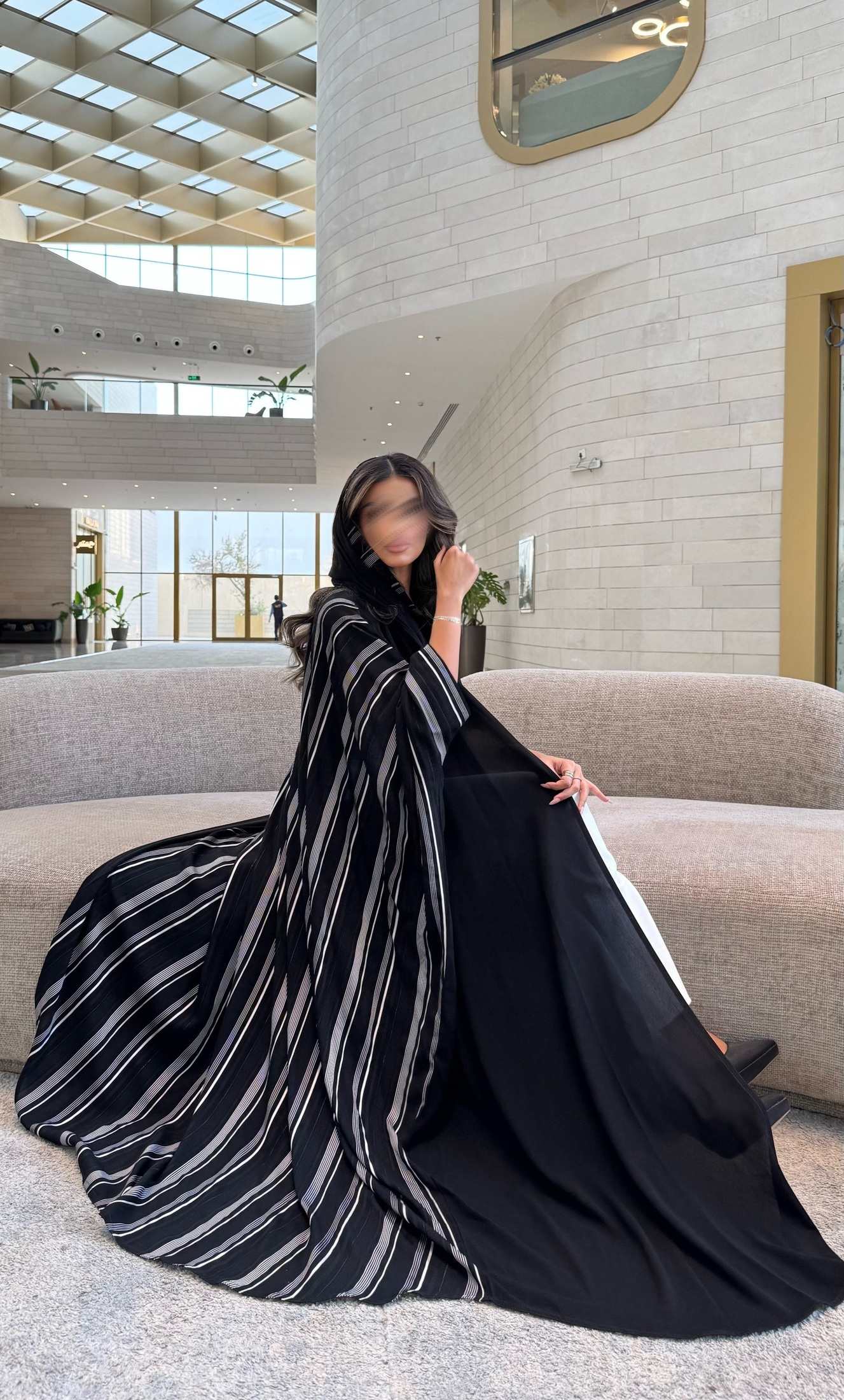 MW1592 -  عباية سوداء كريب بظهر مخطط | Black Crepe Abaya with Striped Back - Aya