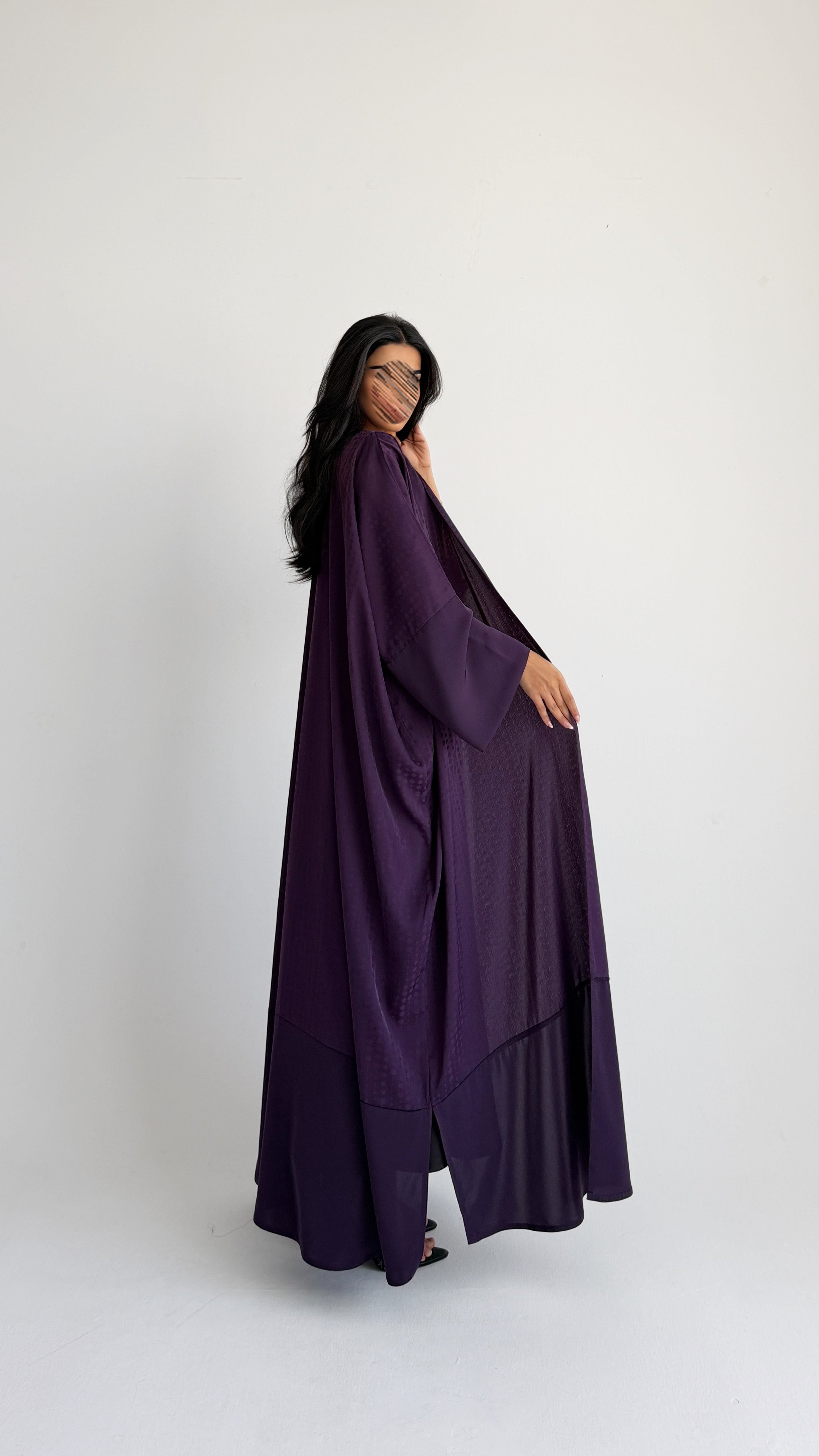 MWT1193 - عباية مخططه مع تدخيلة  بالاكمام - Aya