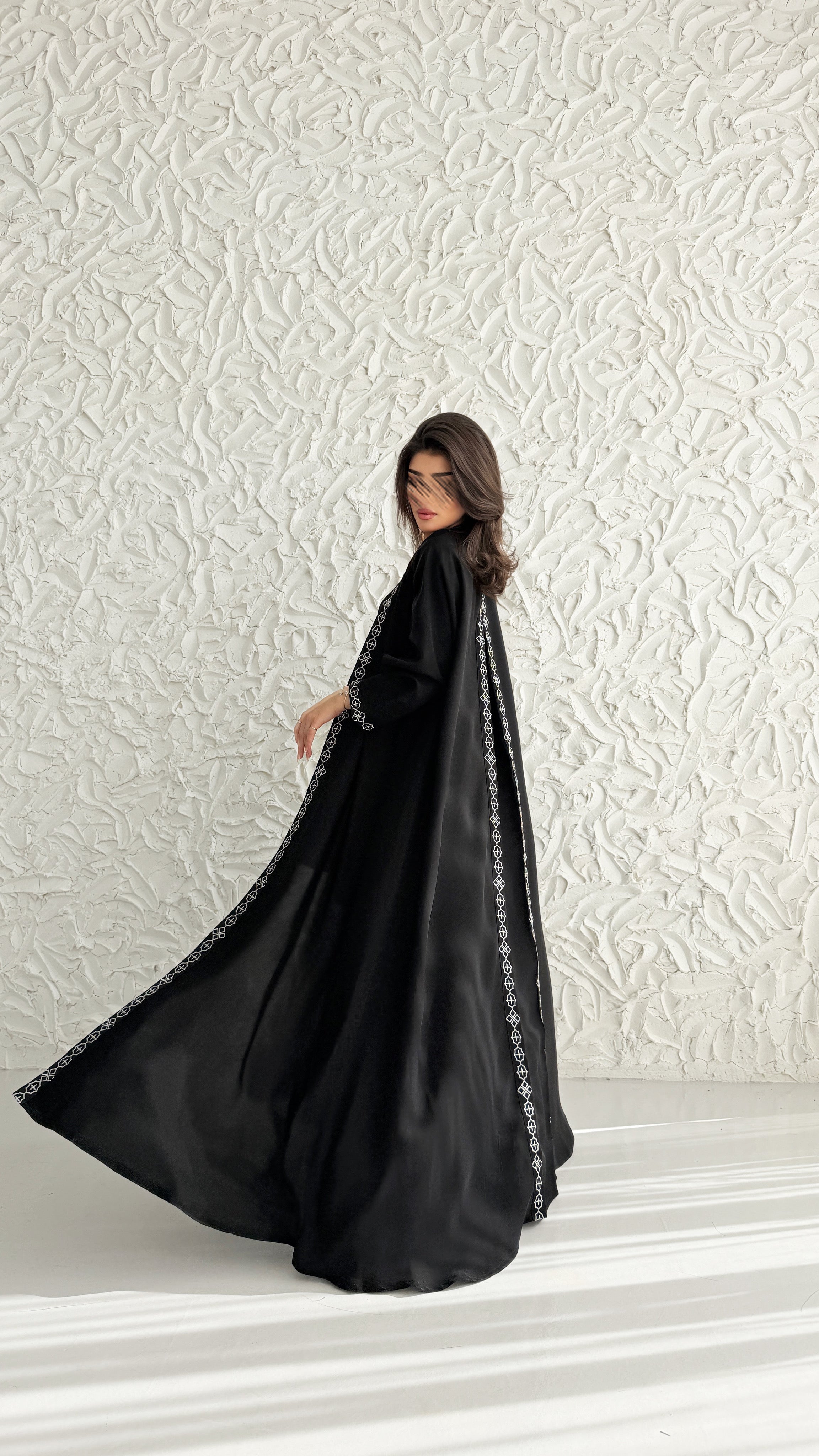 MWT1043 - عباية اسود بتطريز من الامام والخلف - Aya