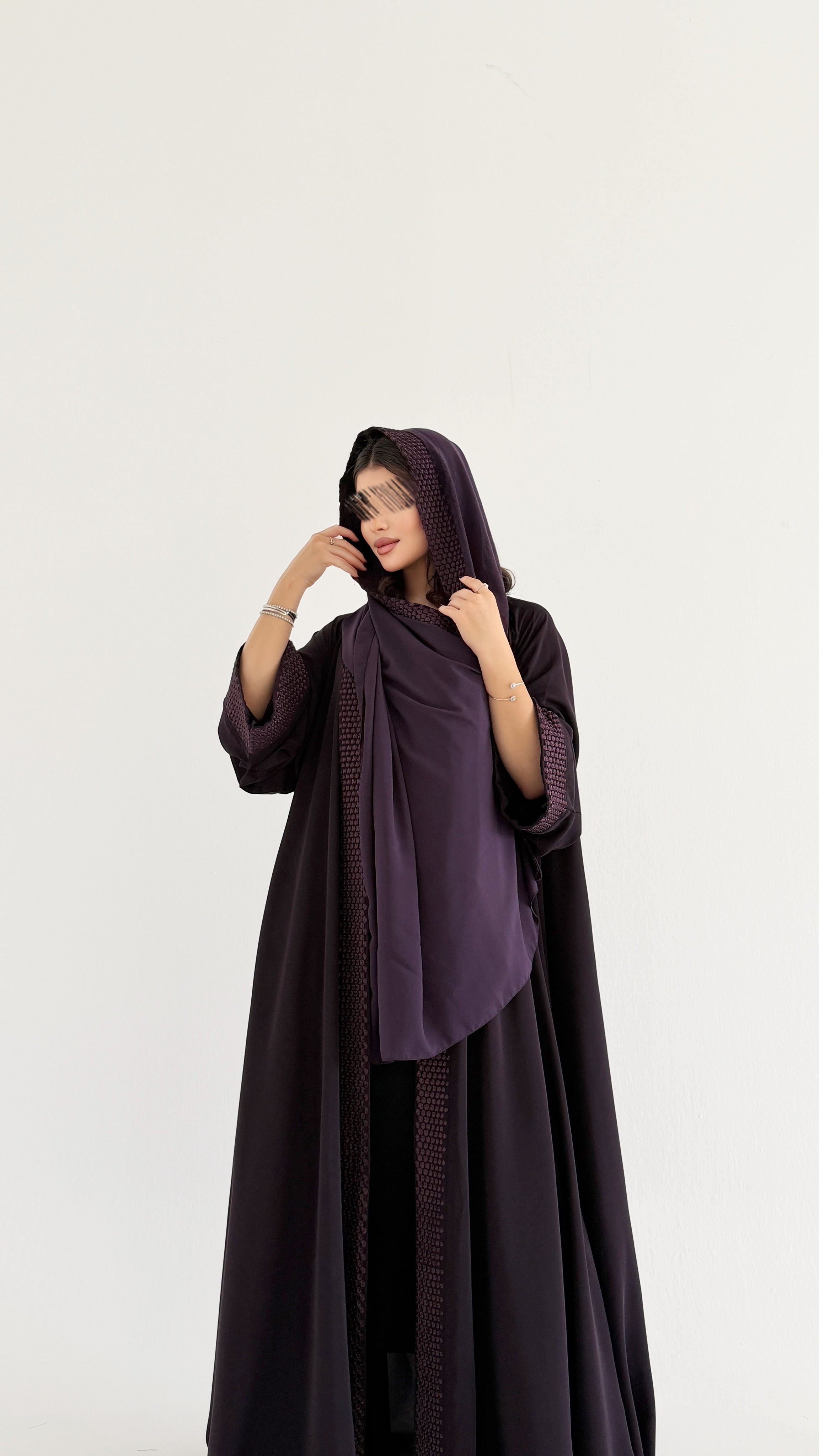 MW2020 - عباية تربل كلوش بتطريز بالامام والاكمام - Aya