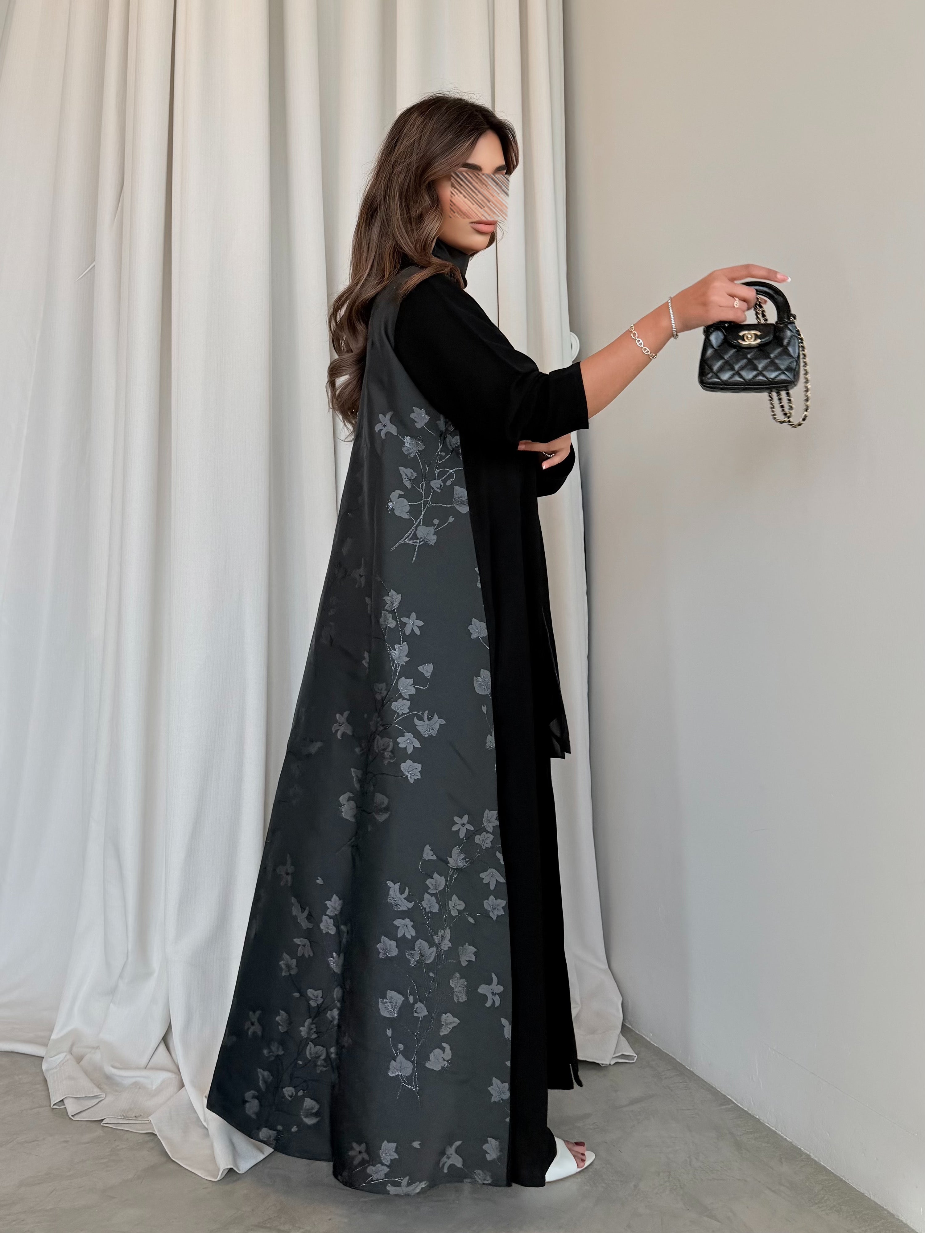 MWT5038 - قماش اسود كريب مع قماش تفته قصة كلوش - Aya