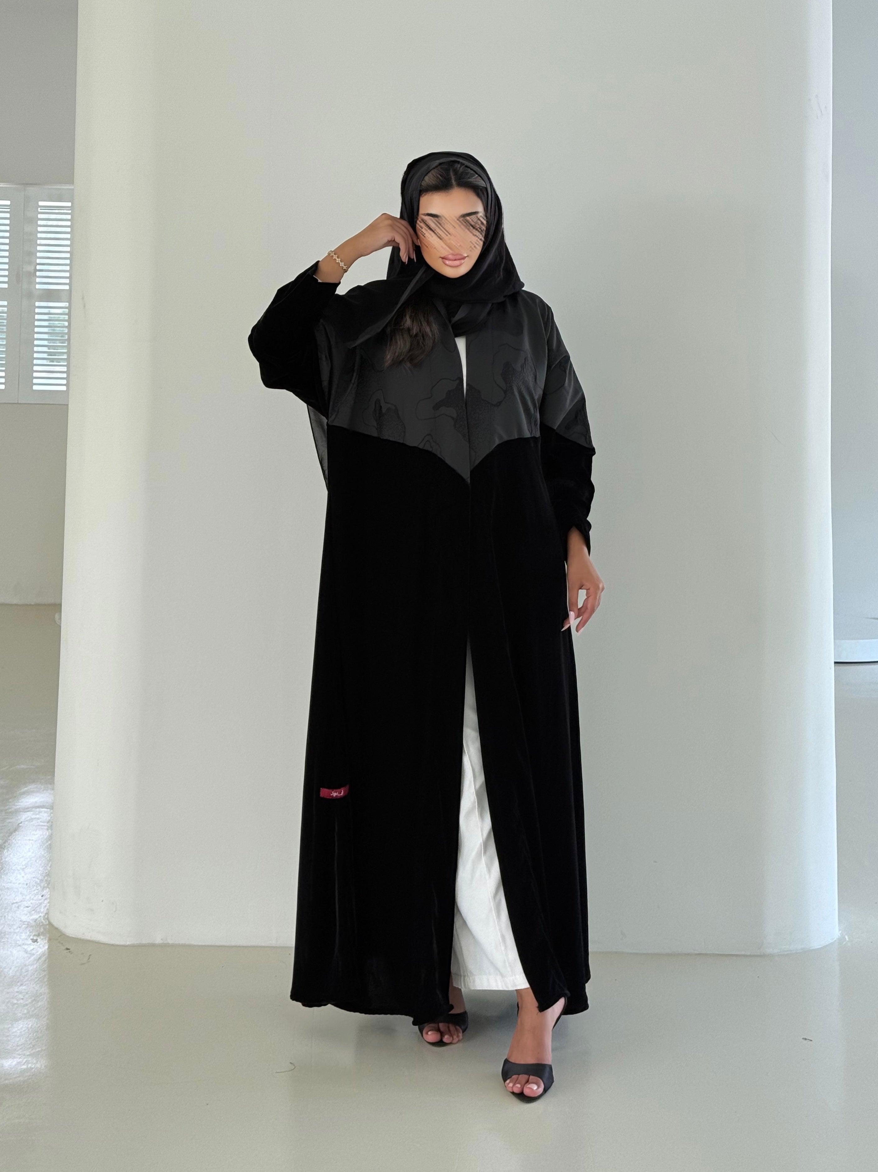 MW645 - Light Crepe Standing with Jacquard Half-Cloche