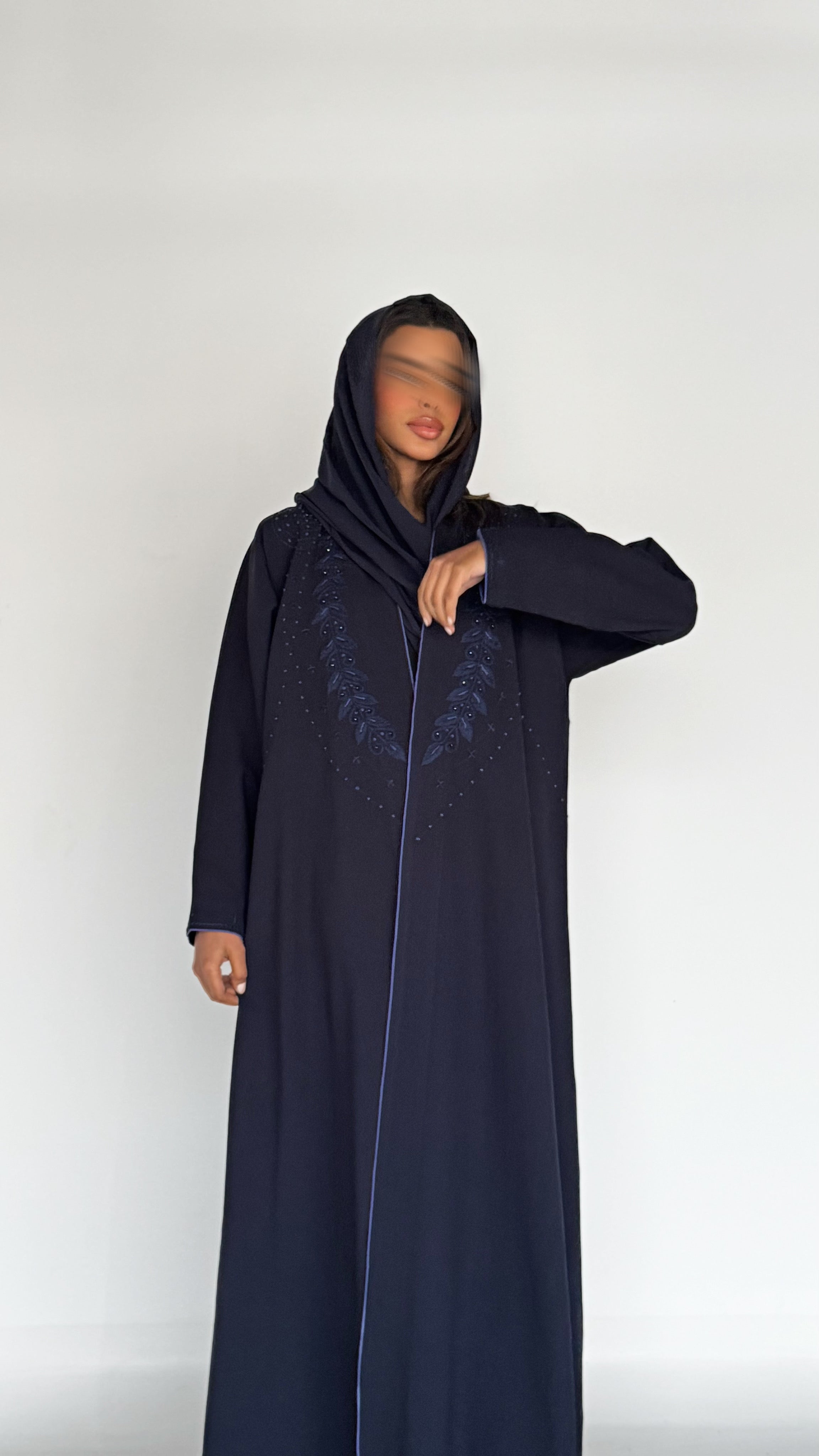 MW645 - Light Crepe Standing with Jacquard Half-Cloche