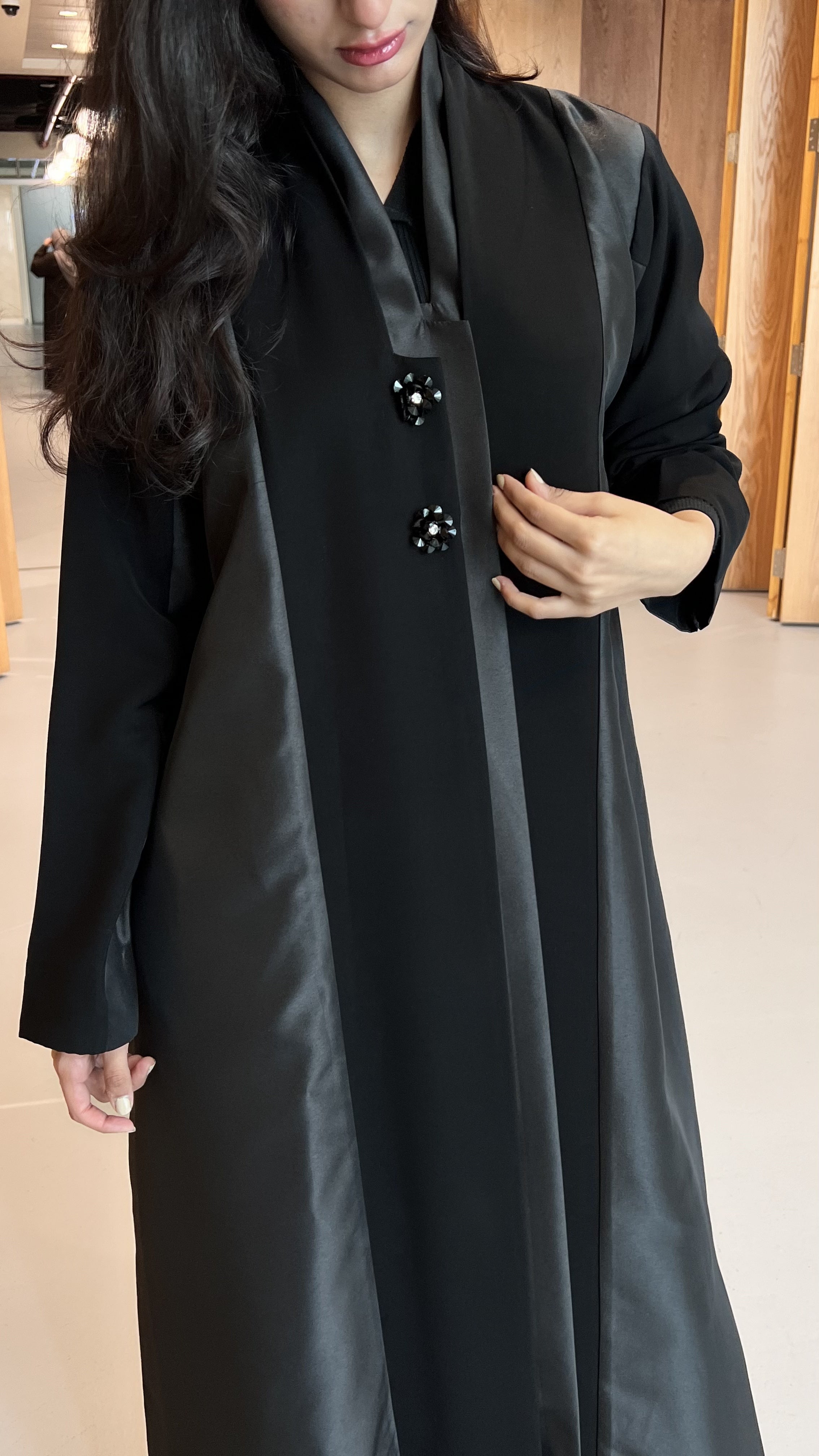 MW645 - Light Crepe Standing with Jacquard Half-Cloche