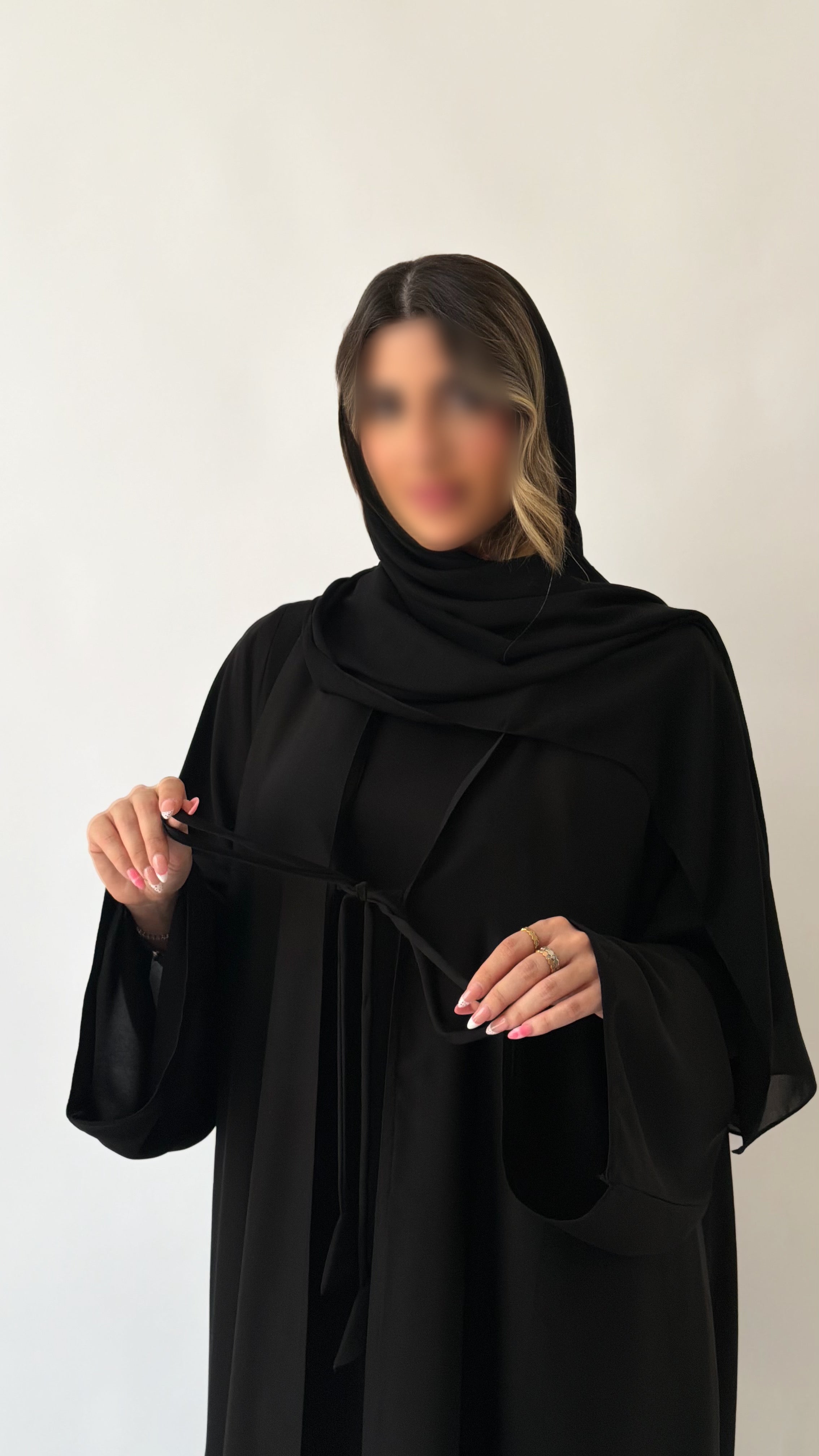 MW2195 - عباية بيسك أنيقة بقصة عملية وخامة مريحة تناسب إطلالتك اليومية