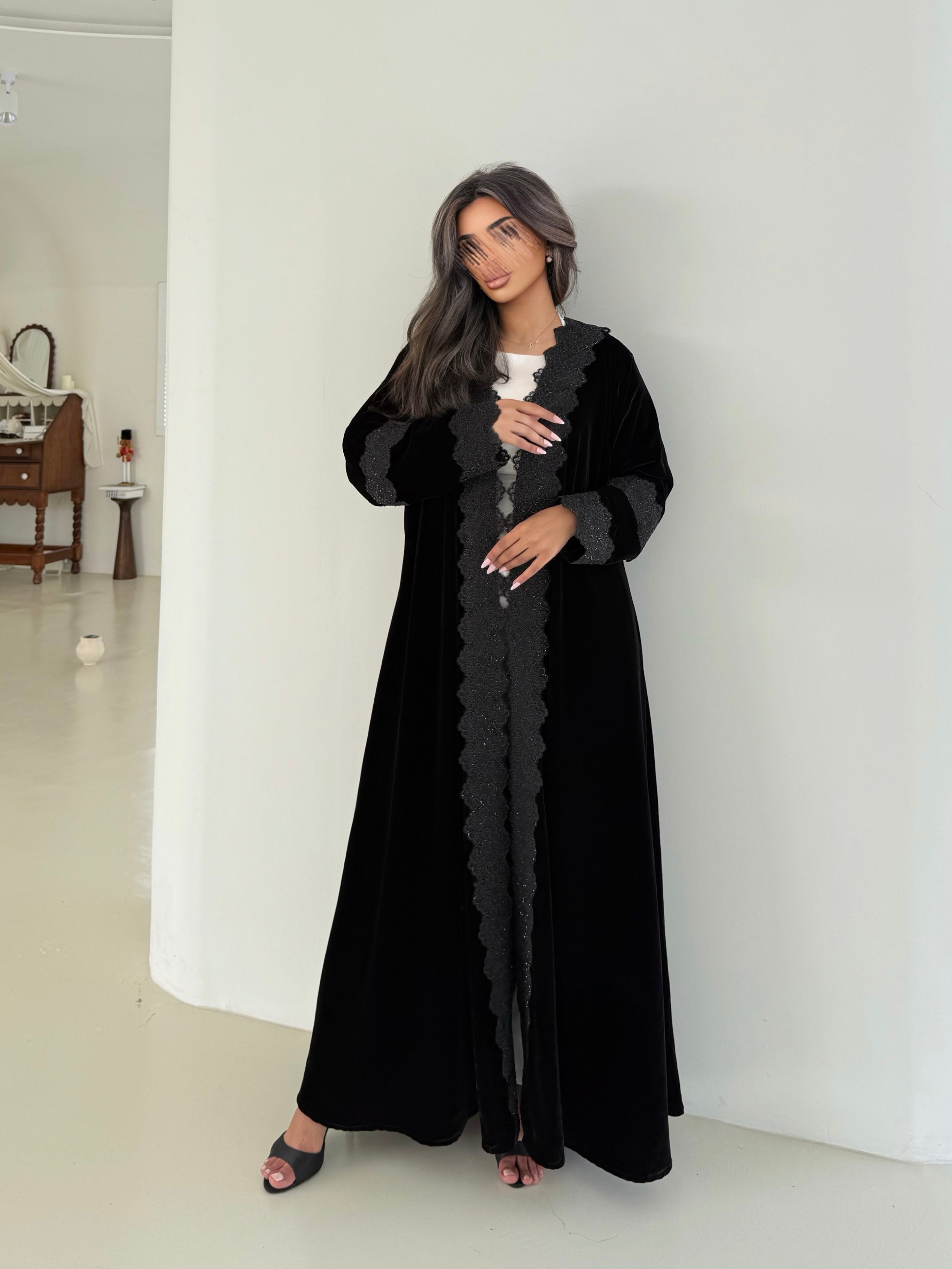 MW645 - Light Crepe Standing with Jacquard Half-Cloche