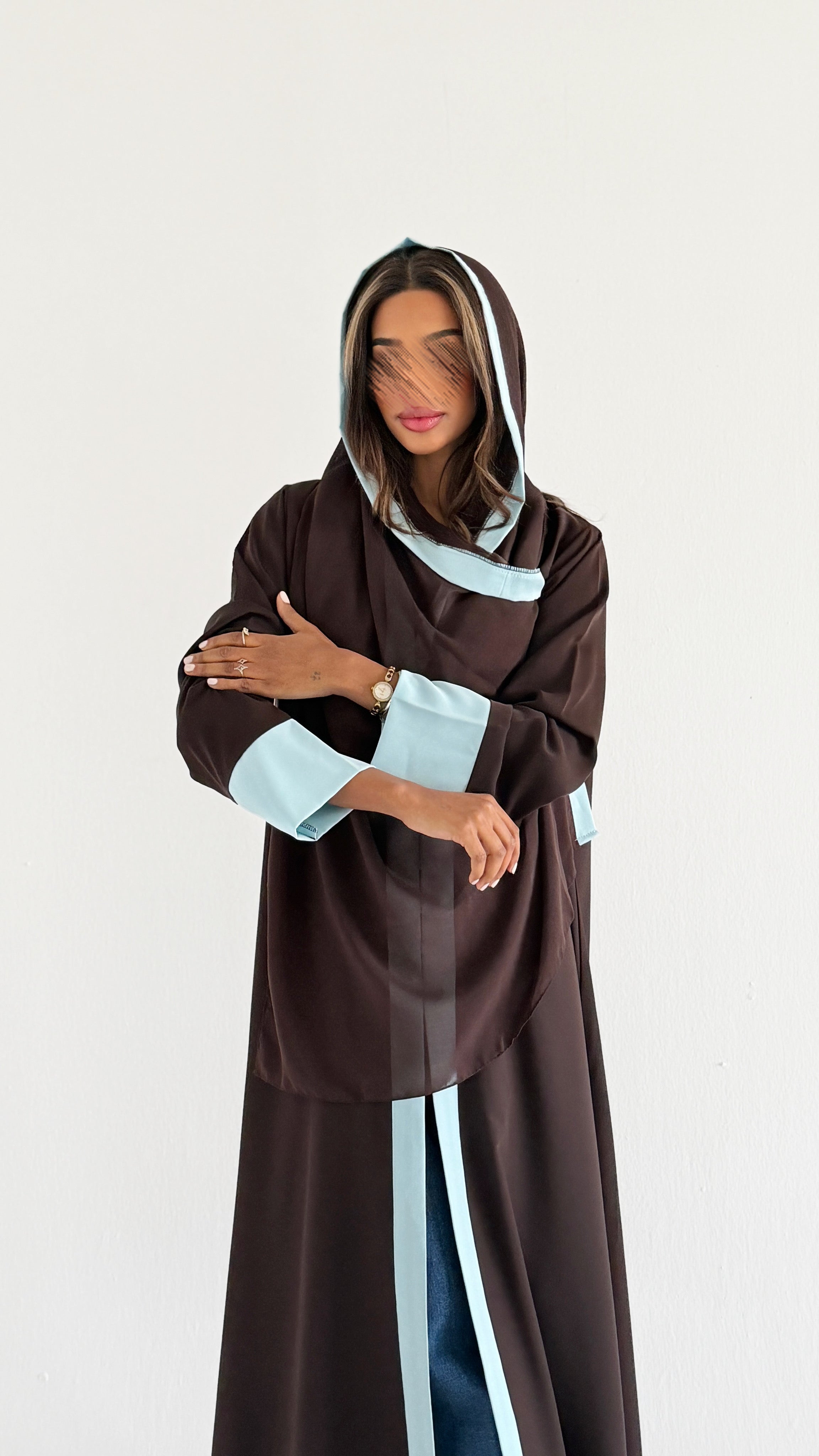 MWT1535 عباية بتدخلية سماوي فاتح
