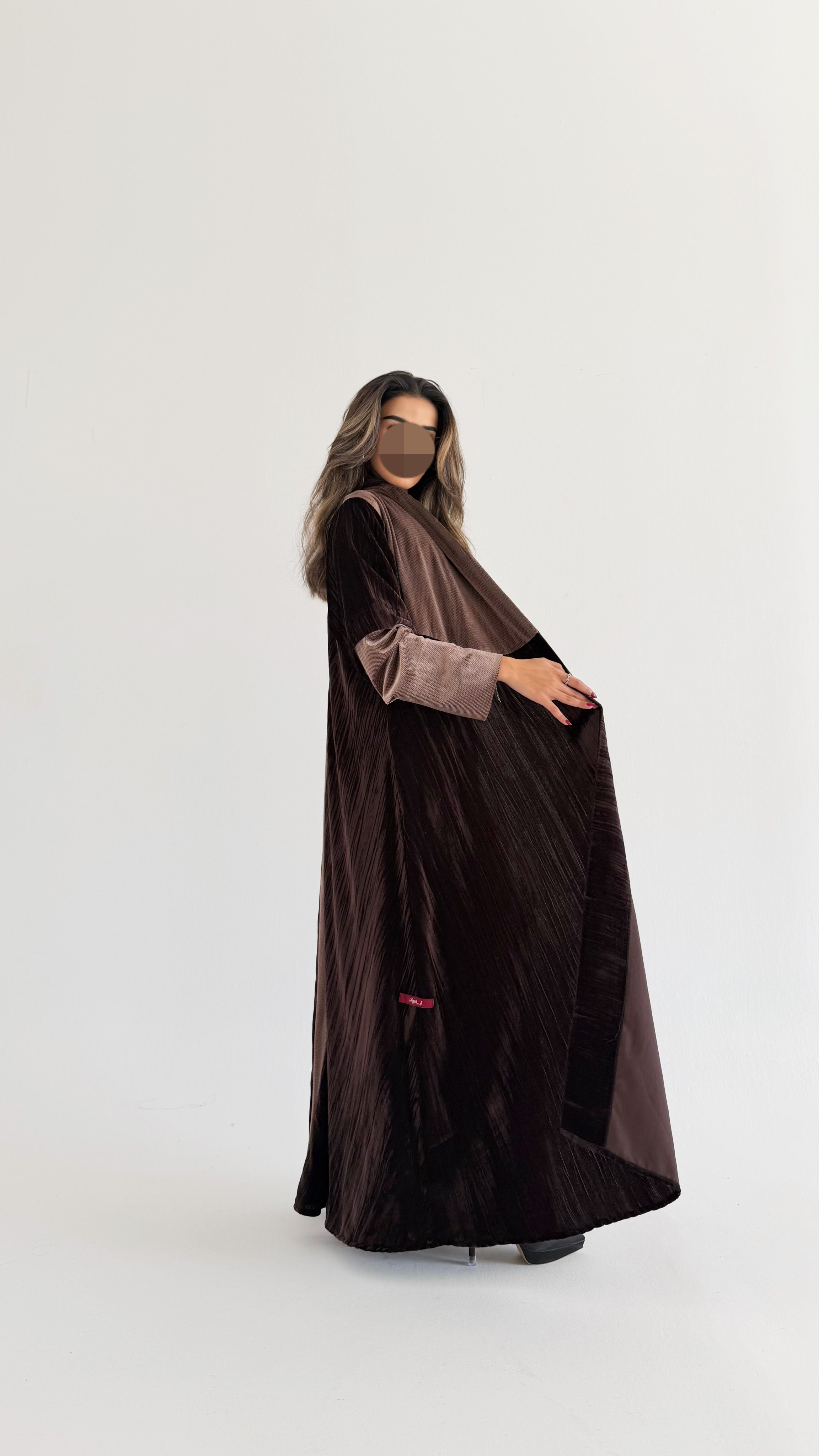 MWT893 - عباية مخمل مع تدخيلة - Aya