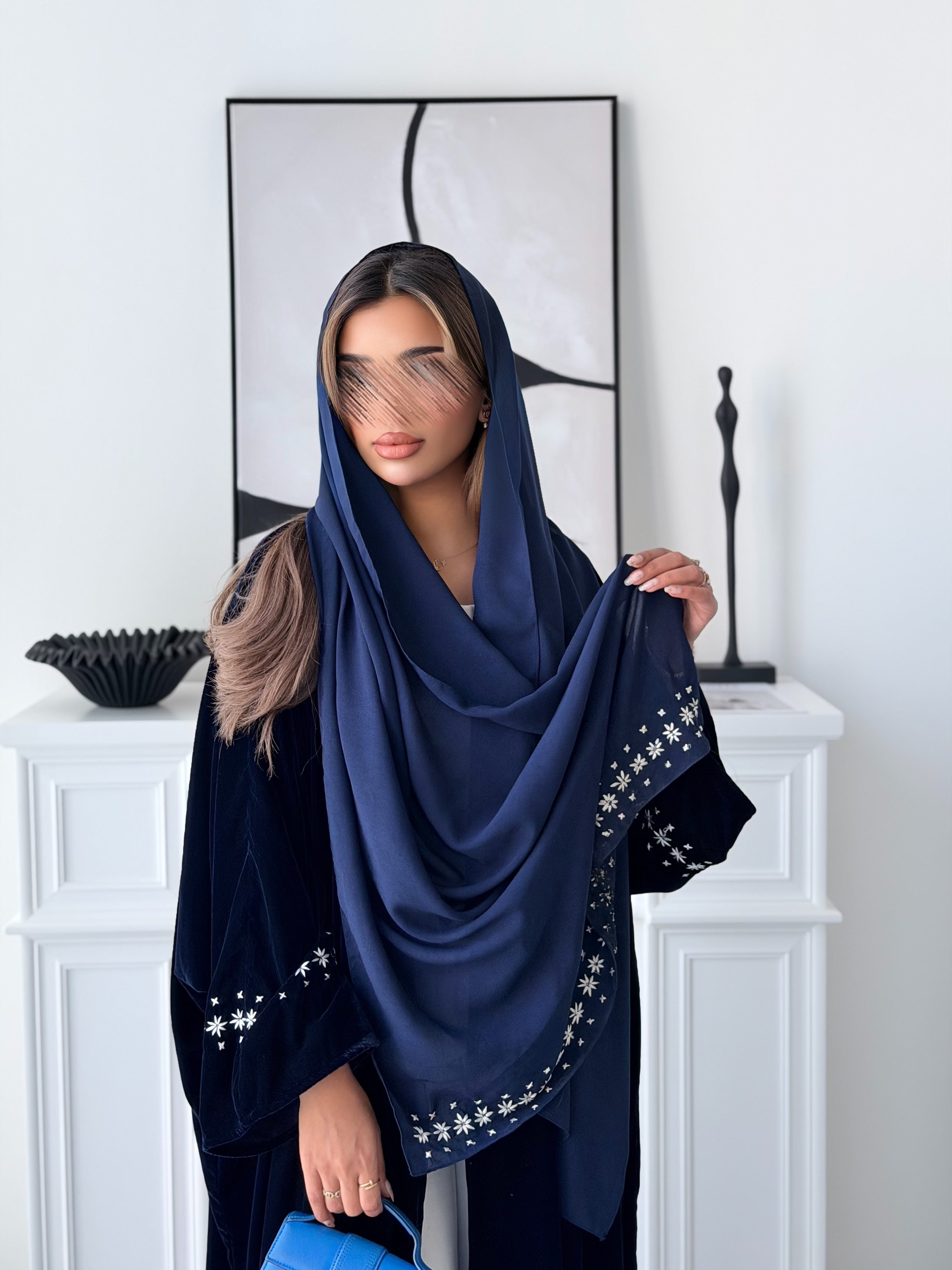 MWT5002 - عباية كحلي تطريز ابيض كلوش - Aya