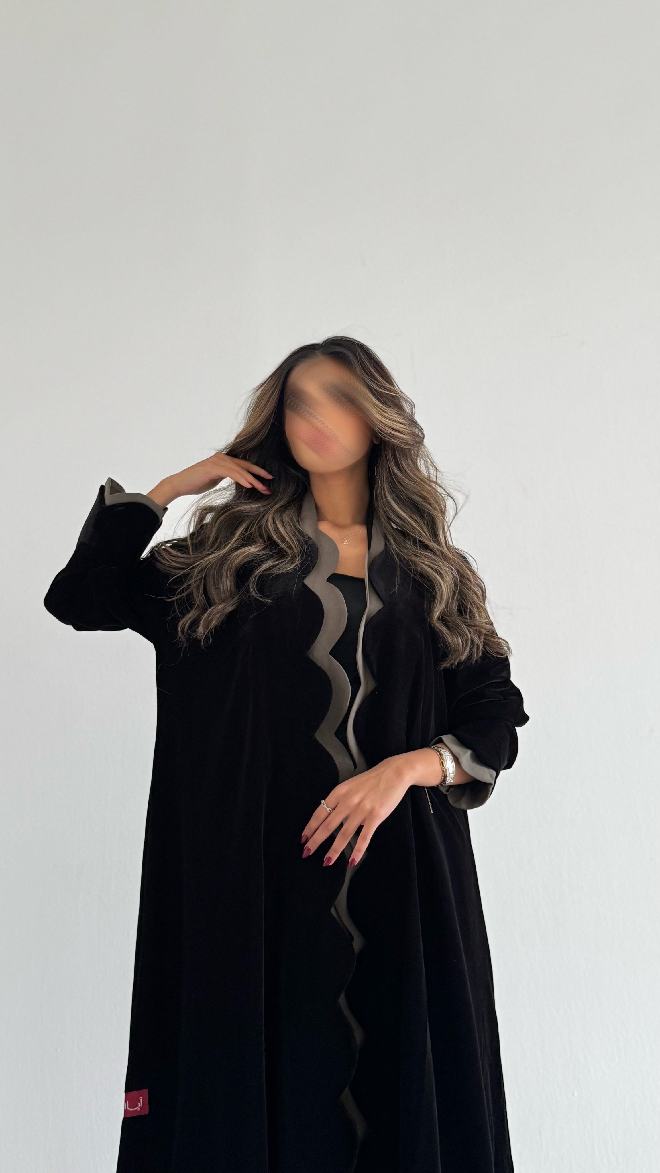 MWT539 - عباية مخمل أسود مع زيتي فاتح - Aya