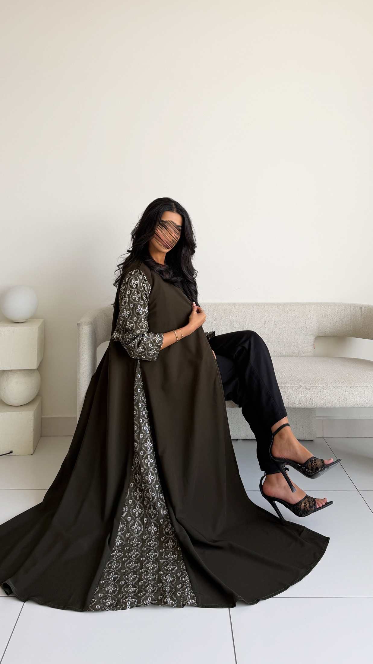 MWT765 - Navy Velvet Abaya