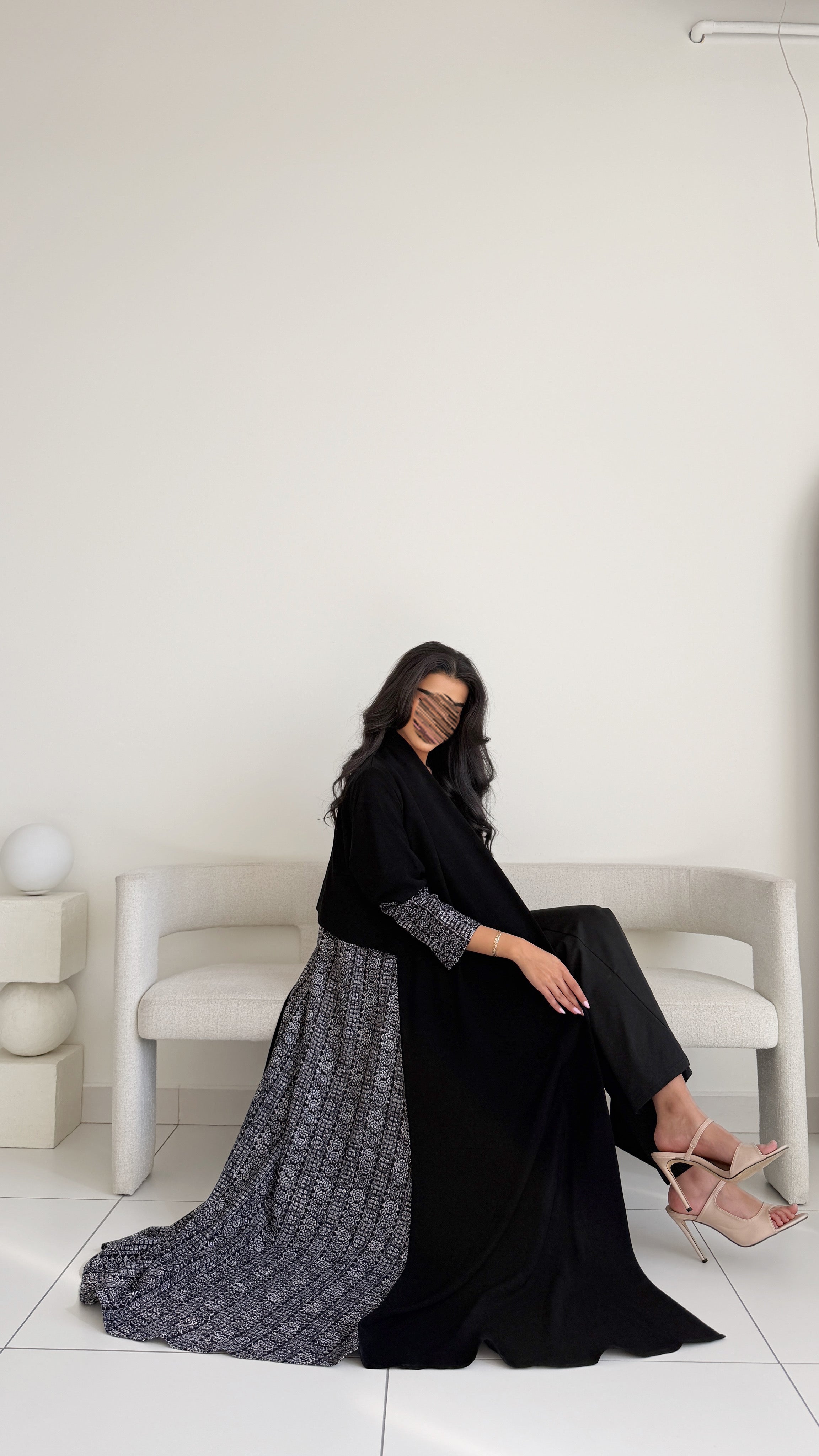 MWT797 - عبايه اسود بتطريز ابيض واسود - Aya