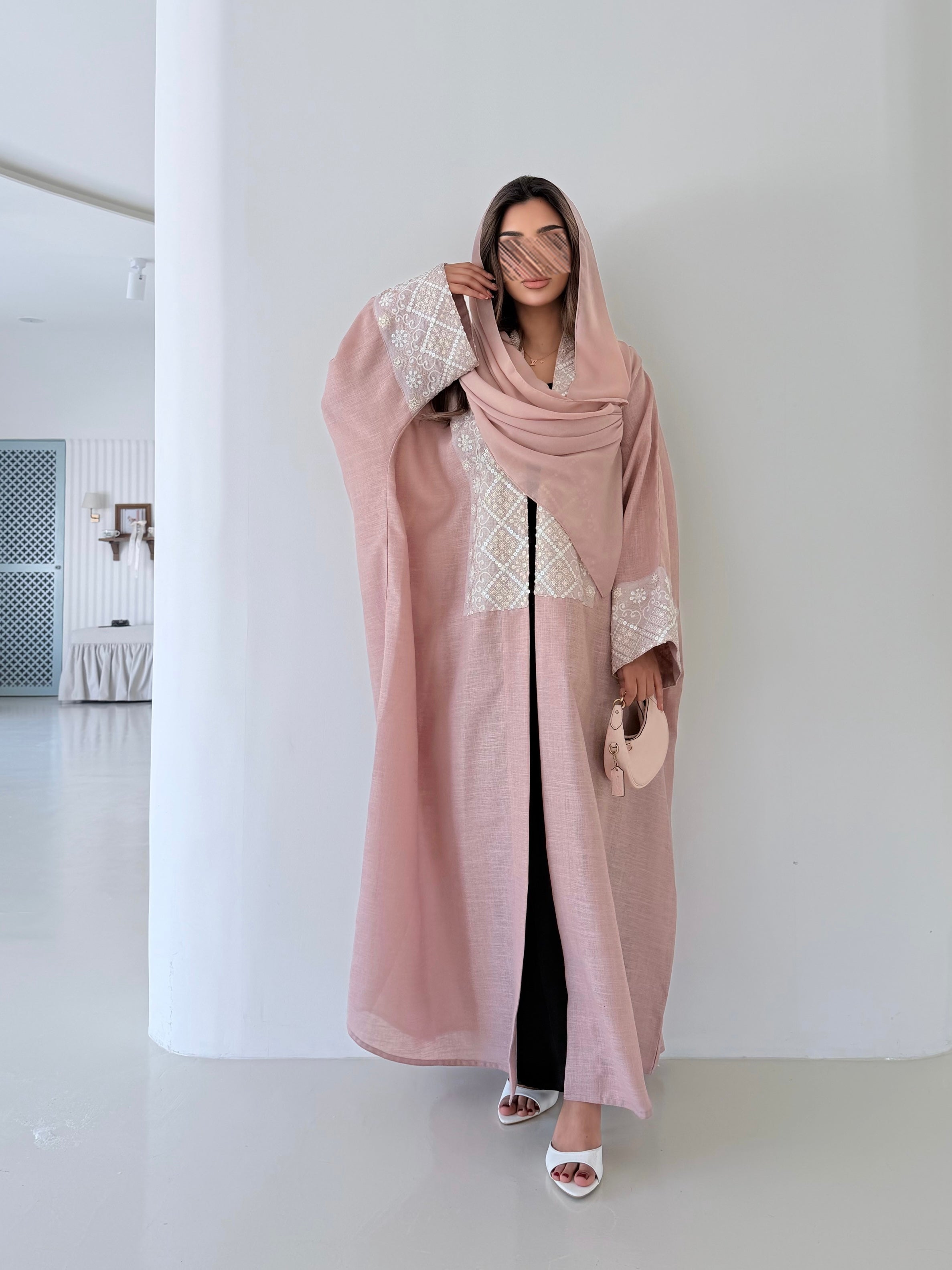 MWT5026 - لينن وردي فاتح مع قماش مطرز رمضاني قصة نص بشت - Aya