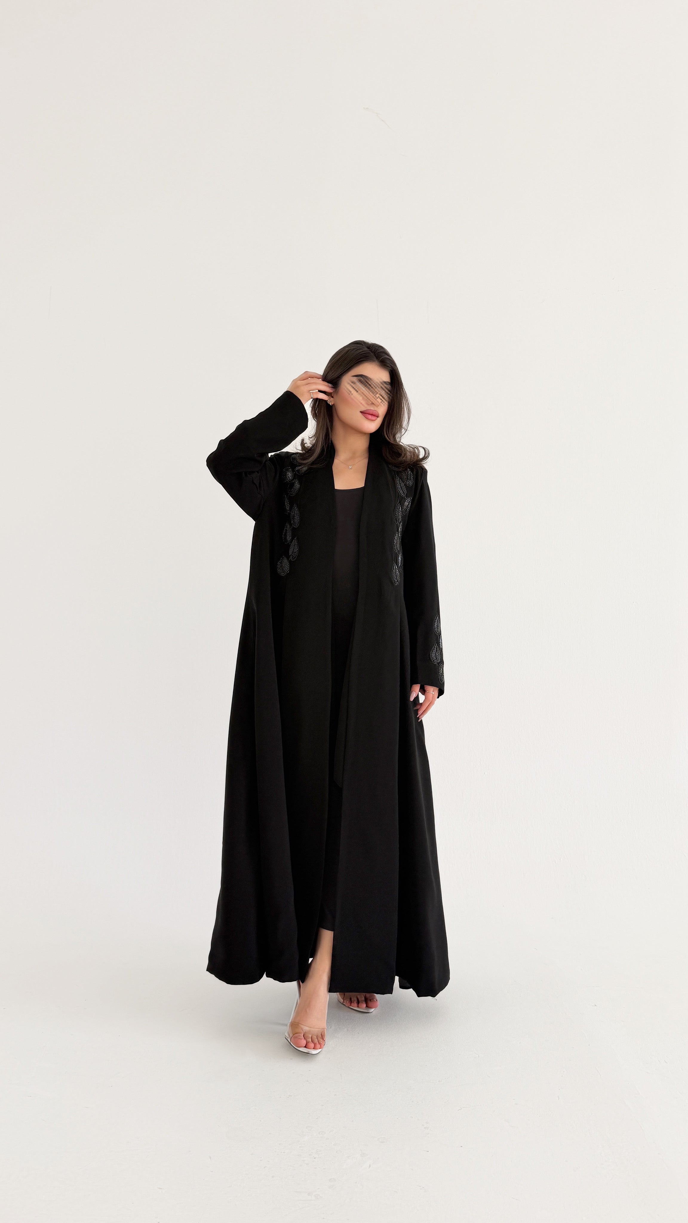 MW2042 - عباية قماش كوبرا مع اضافة الشك اليدوي