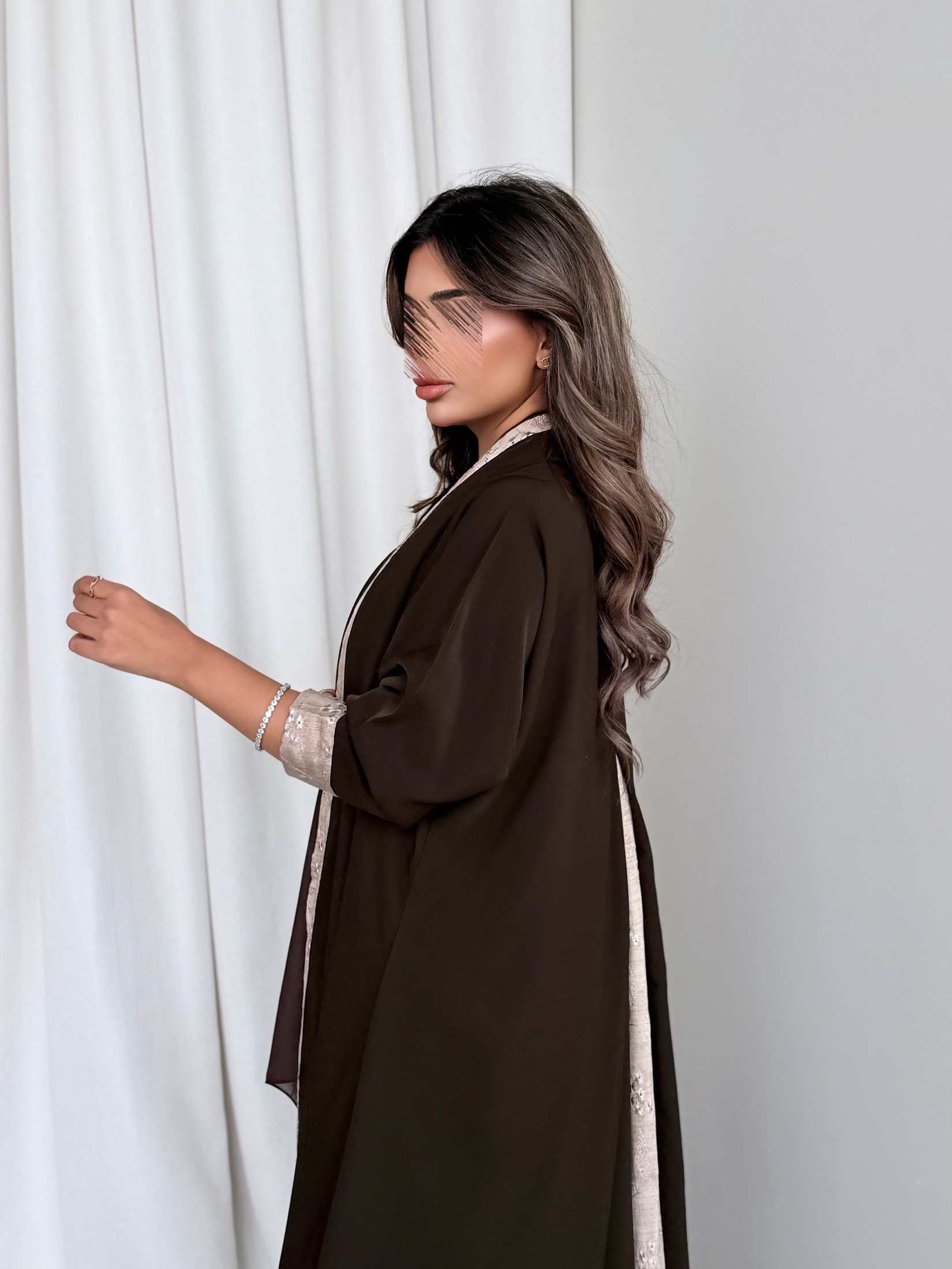 MWT778 - عباية كريب مع تدخيلة لنن - Aya