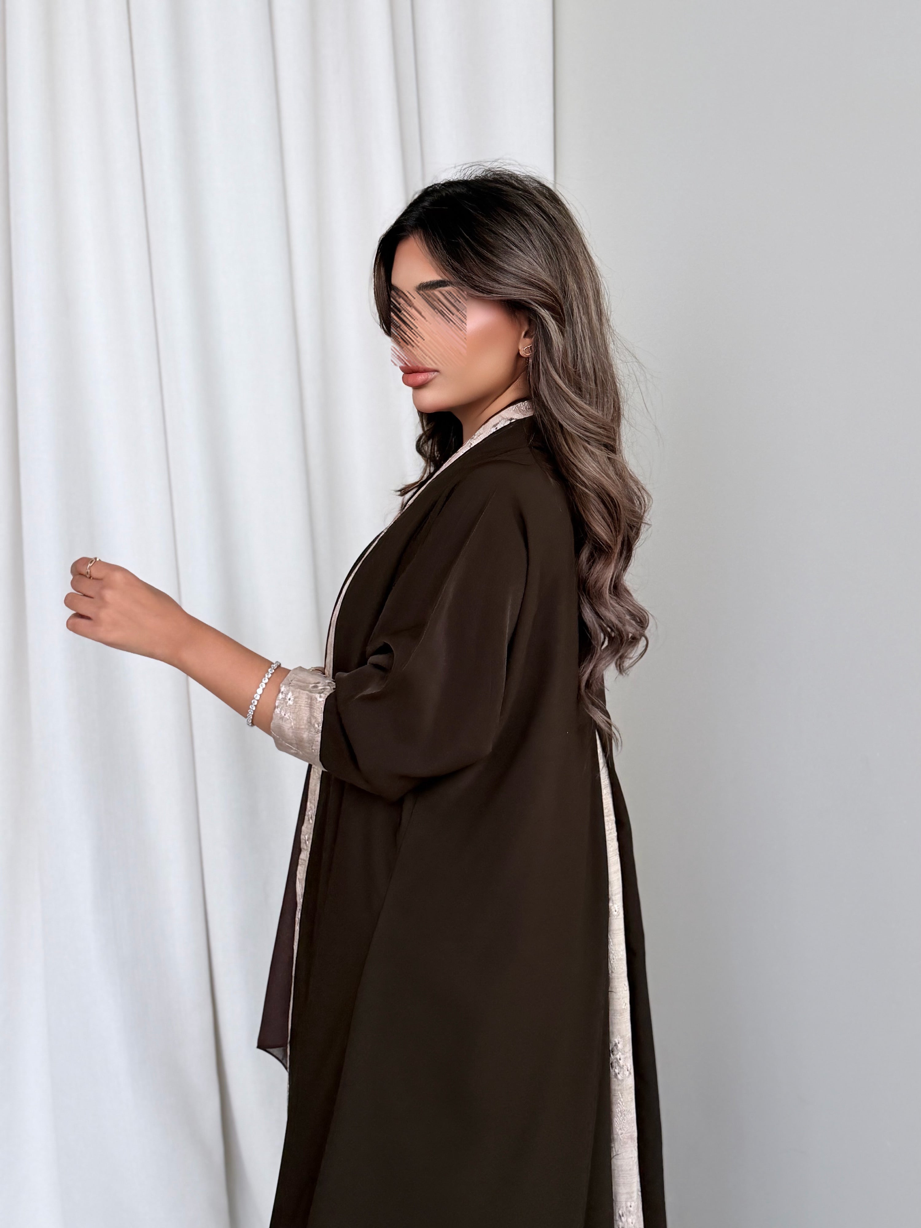 MWT778 - عباية كريب مع تدخيلة لنن - Aya