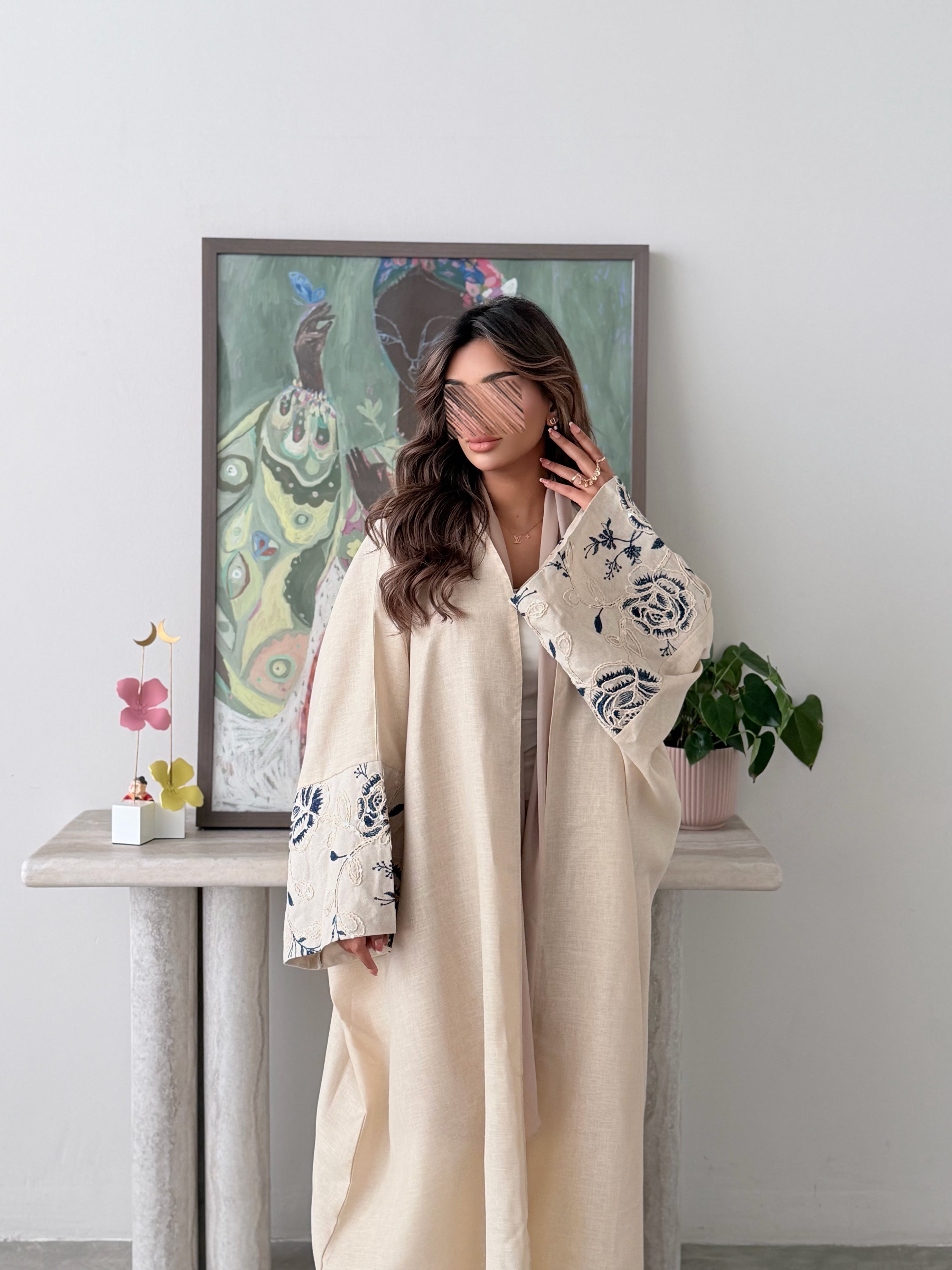 MWT780 - عباية لنن مع تدخيله أكمام لنن مطرز أزرق - Aya