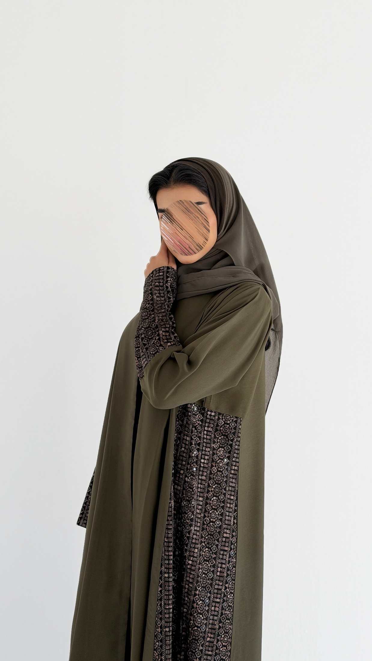 MWT798 - عبايه كريب مع تدخيله بالأكمام والجنب - Aya