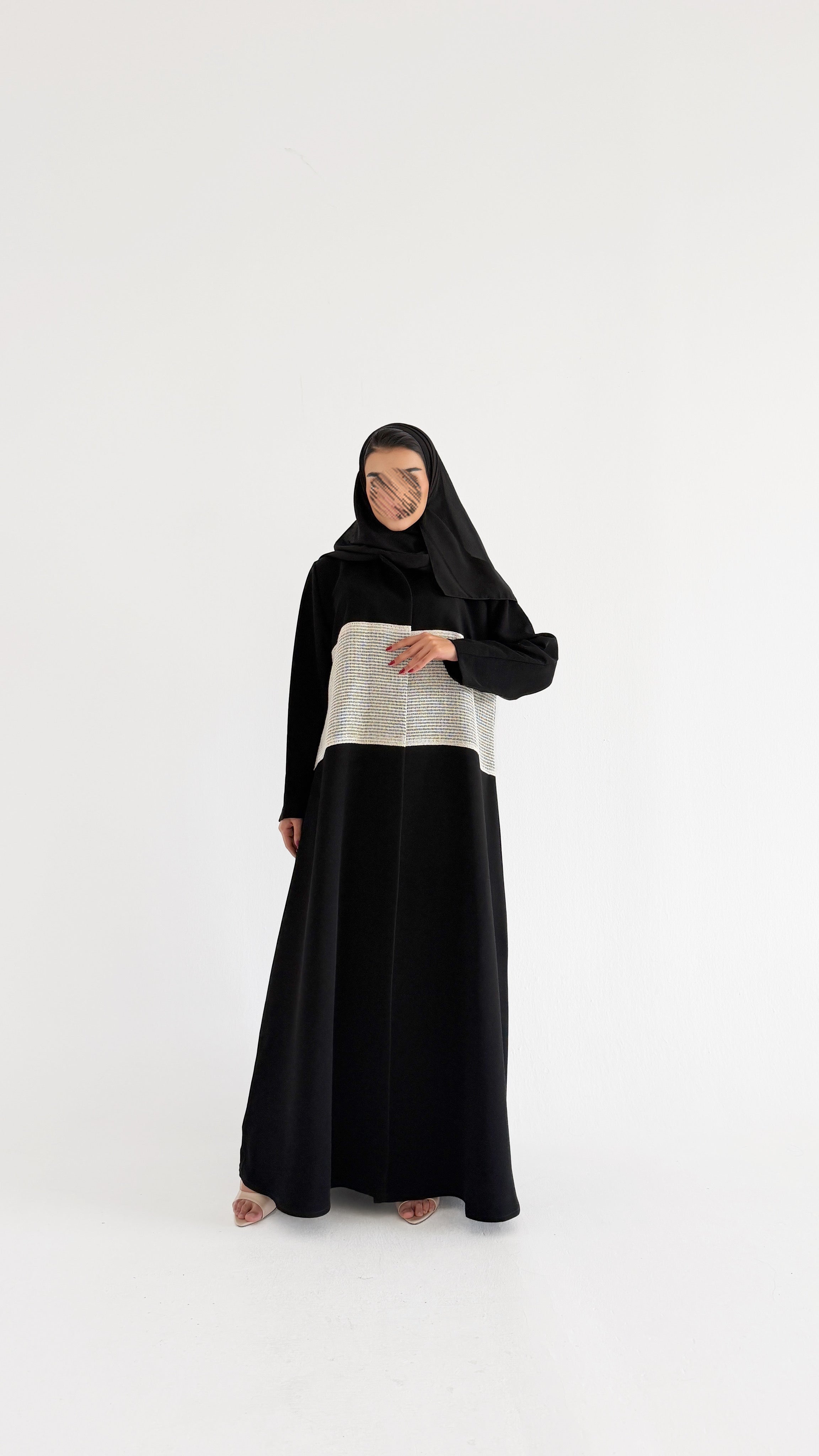 MWT1015 - عباية مع تدخيلة بشكل راقي - Aya