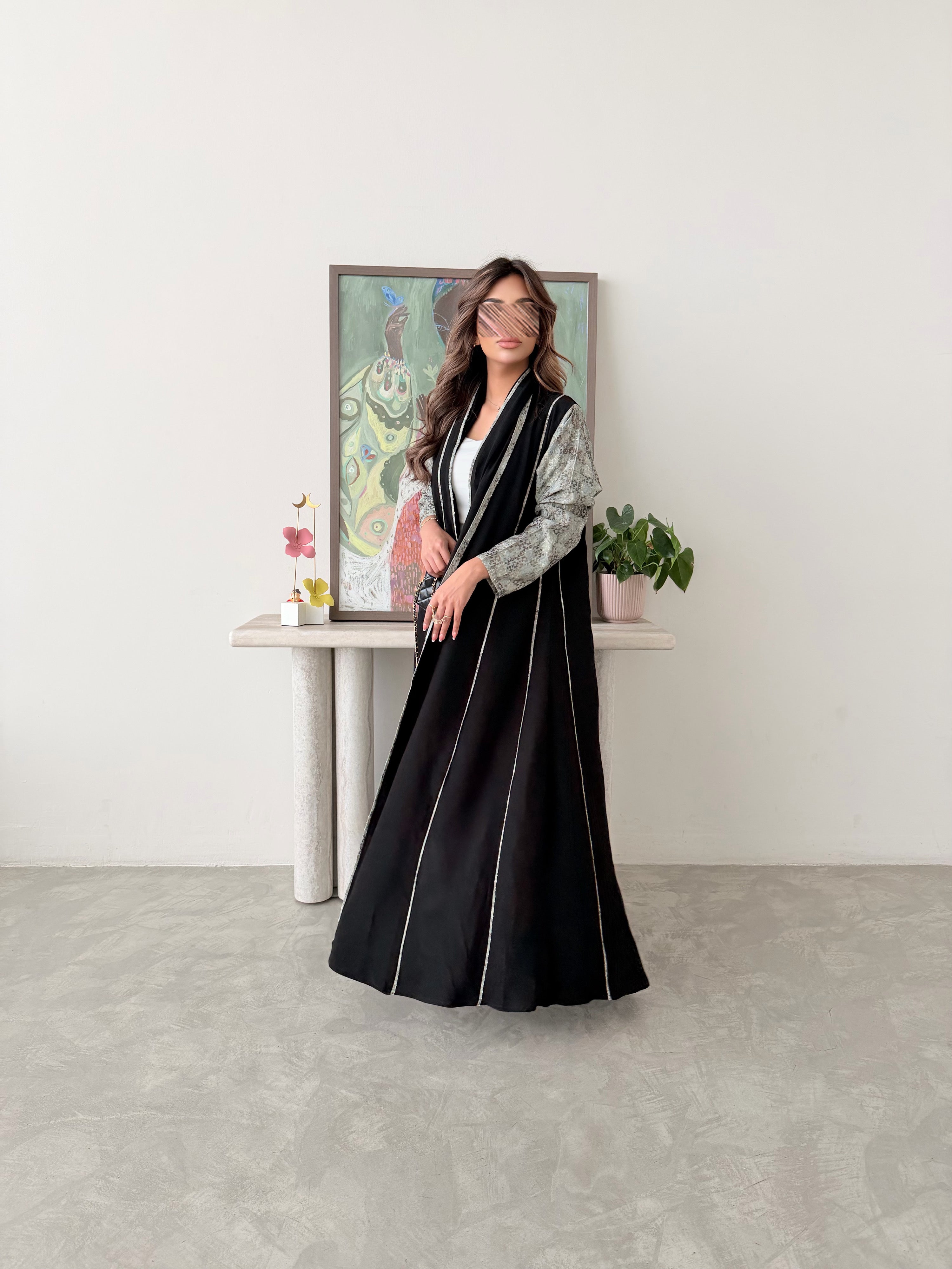 MWT790 - عباية كريب مع تدخيلة لنن مطرز - Aya