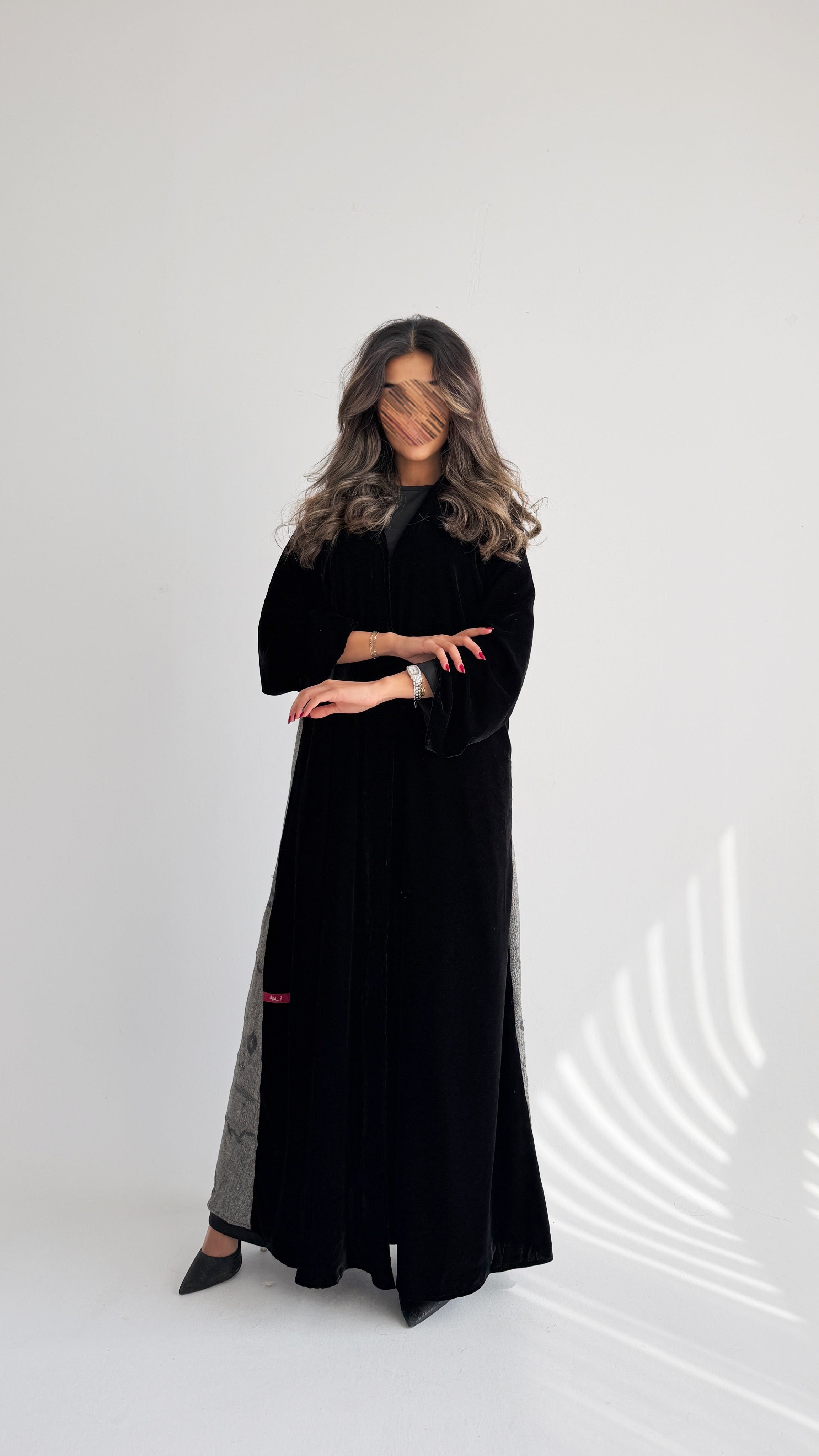 MW1891 - عباية مخمل اسود مع اضافة الجوخ بالخلف  الراقي - Aya