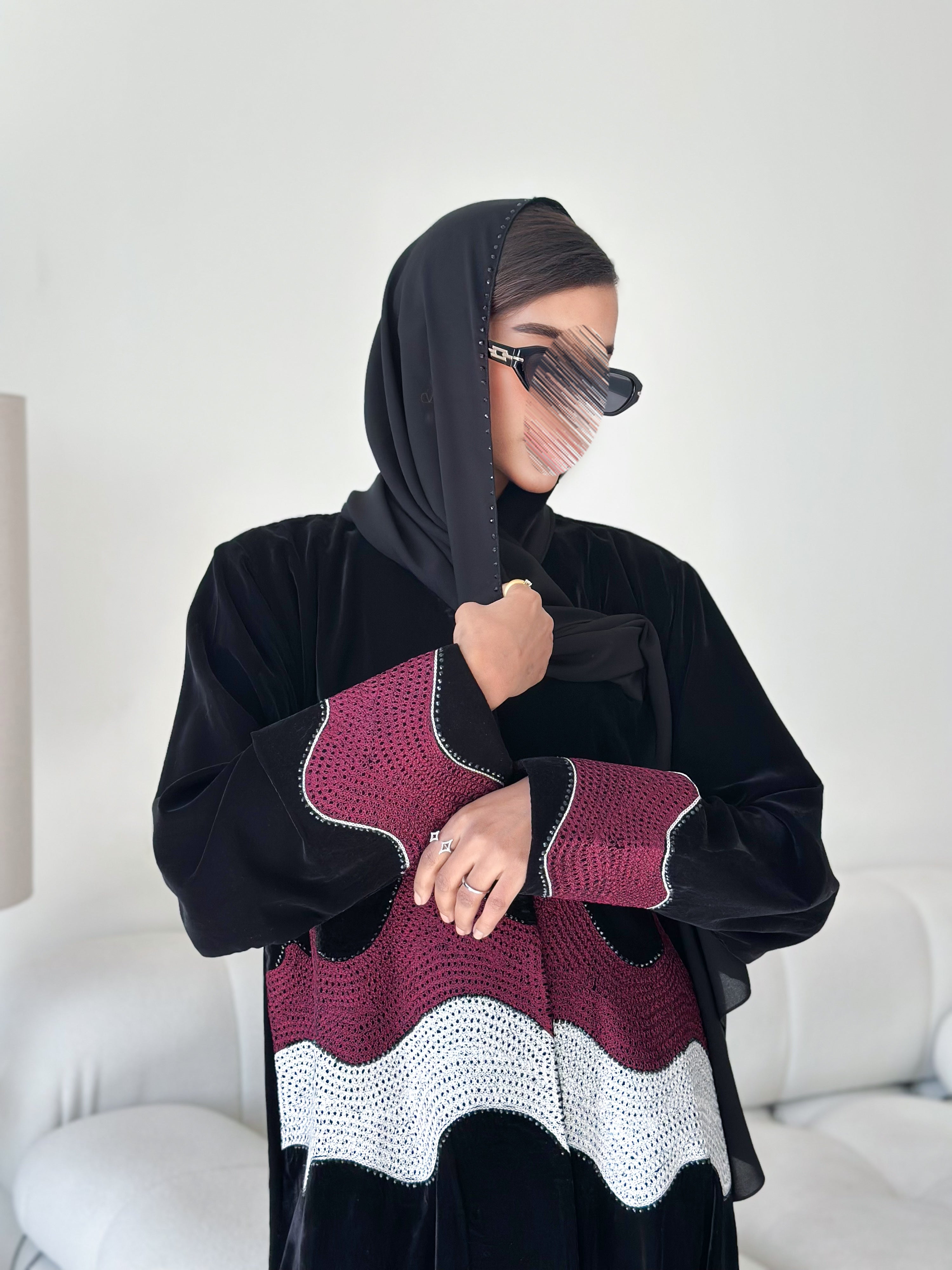 MW1790 - عباية مخمل شغل هاري مع كرستال