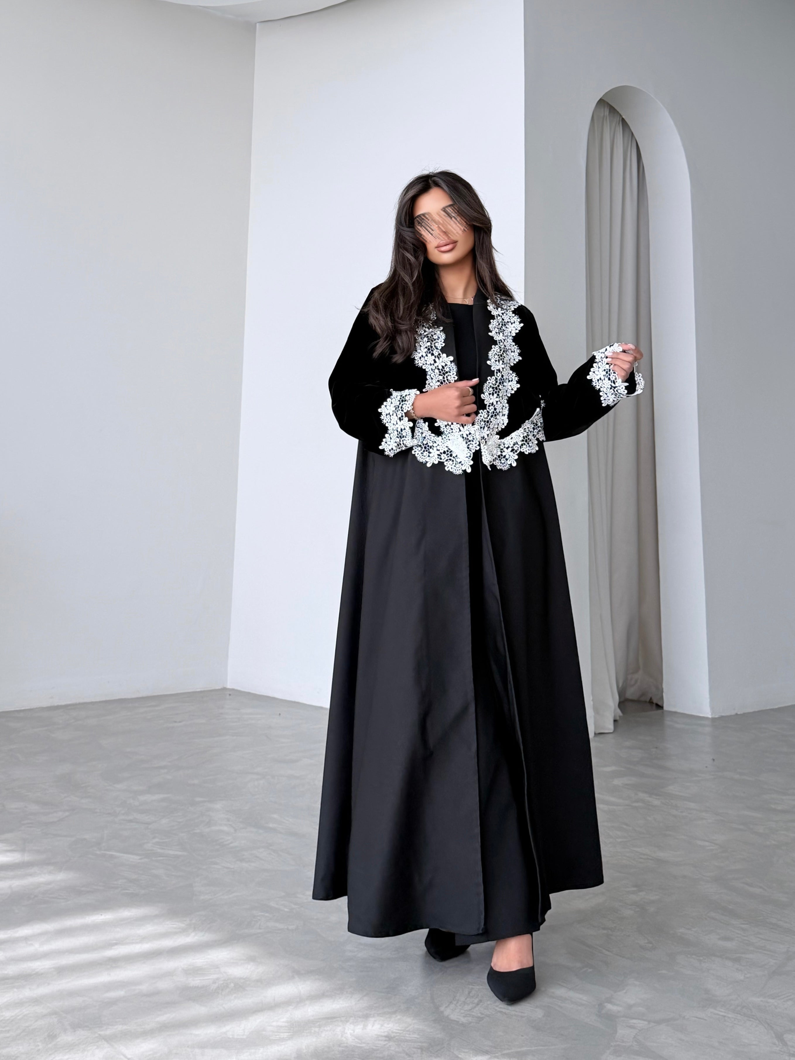 MW645 - Light Crepe Standing with Jacquard Half-Cloche