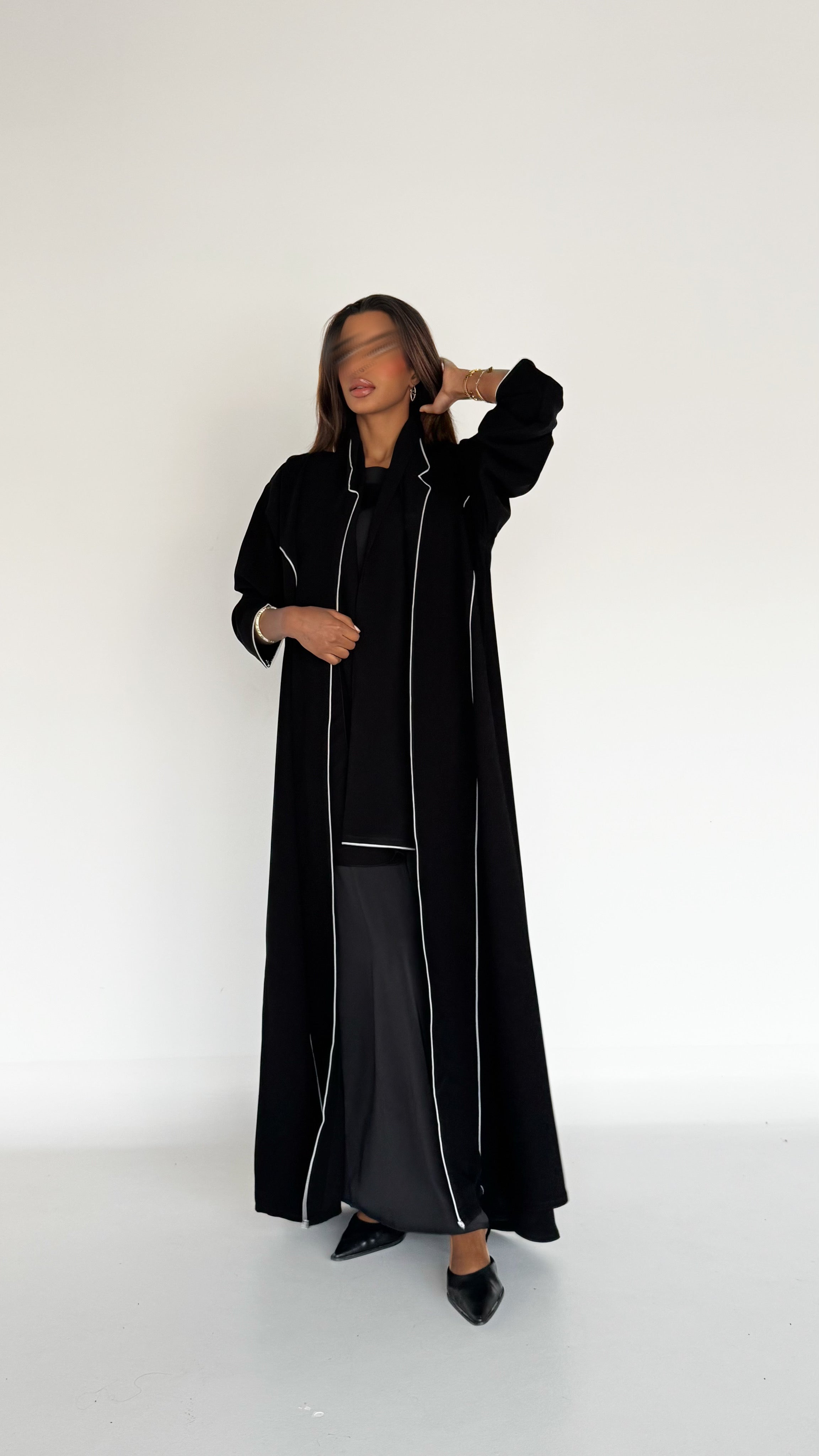 MW645 - Light Crepe Standing with Jacquard Half-Cloche