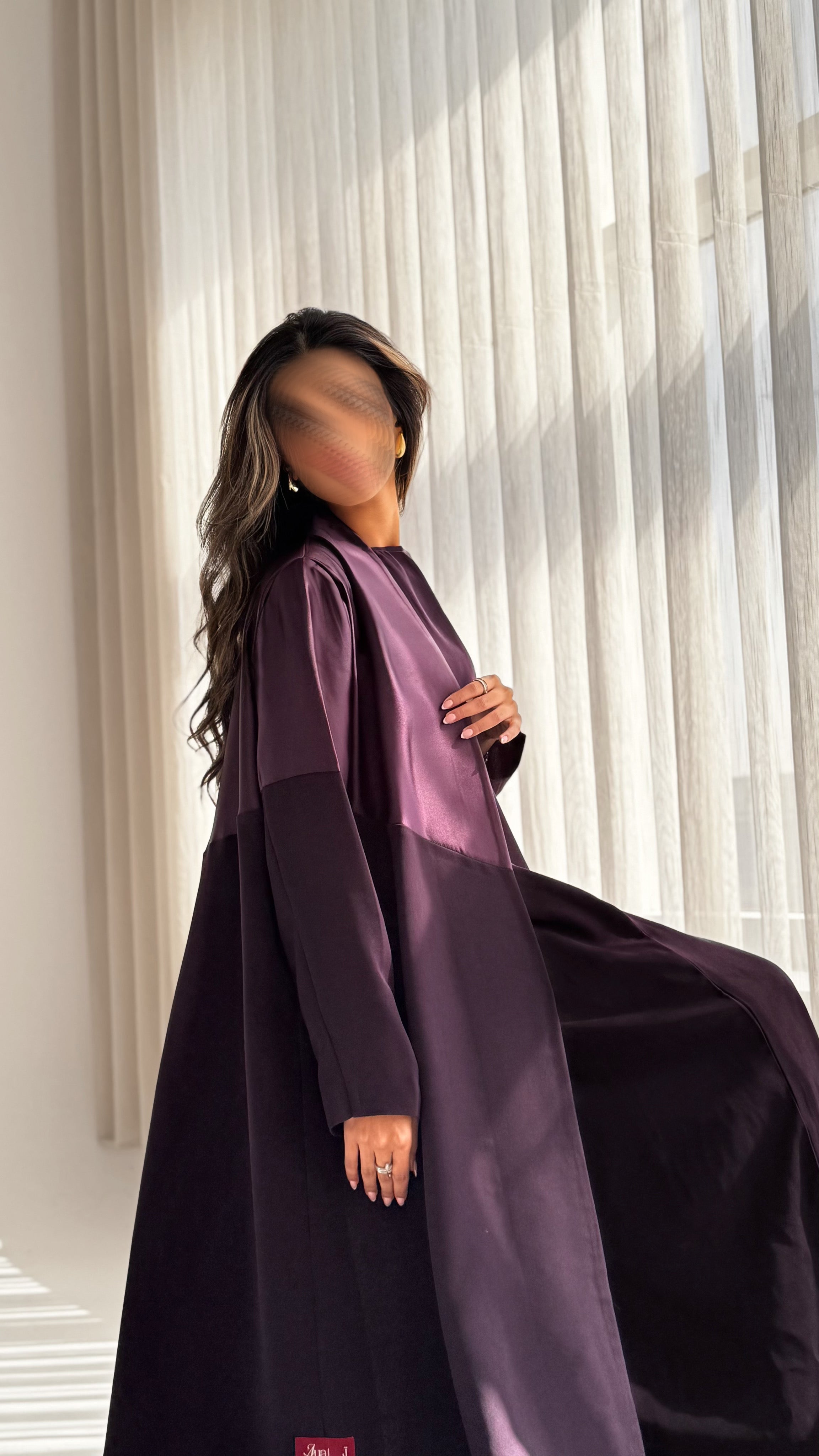 MWT693 - عباية موفي مع تدخيلة ساتان - Aya