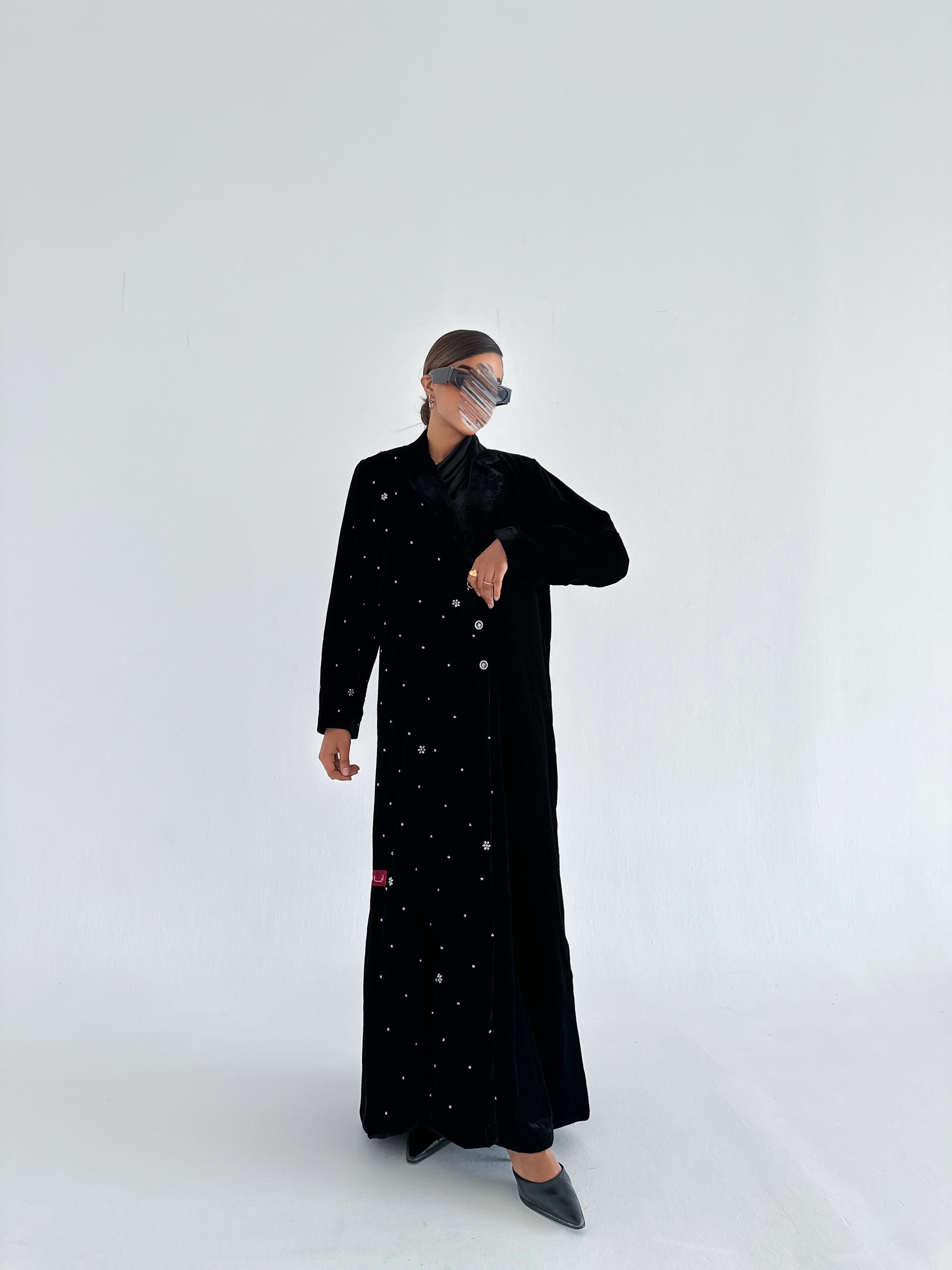 MW645 - Light Crepe Standing with Jacquard Half-Cloche