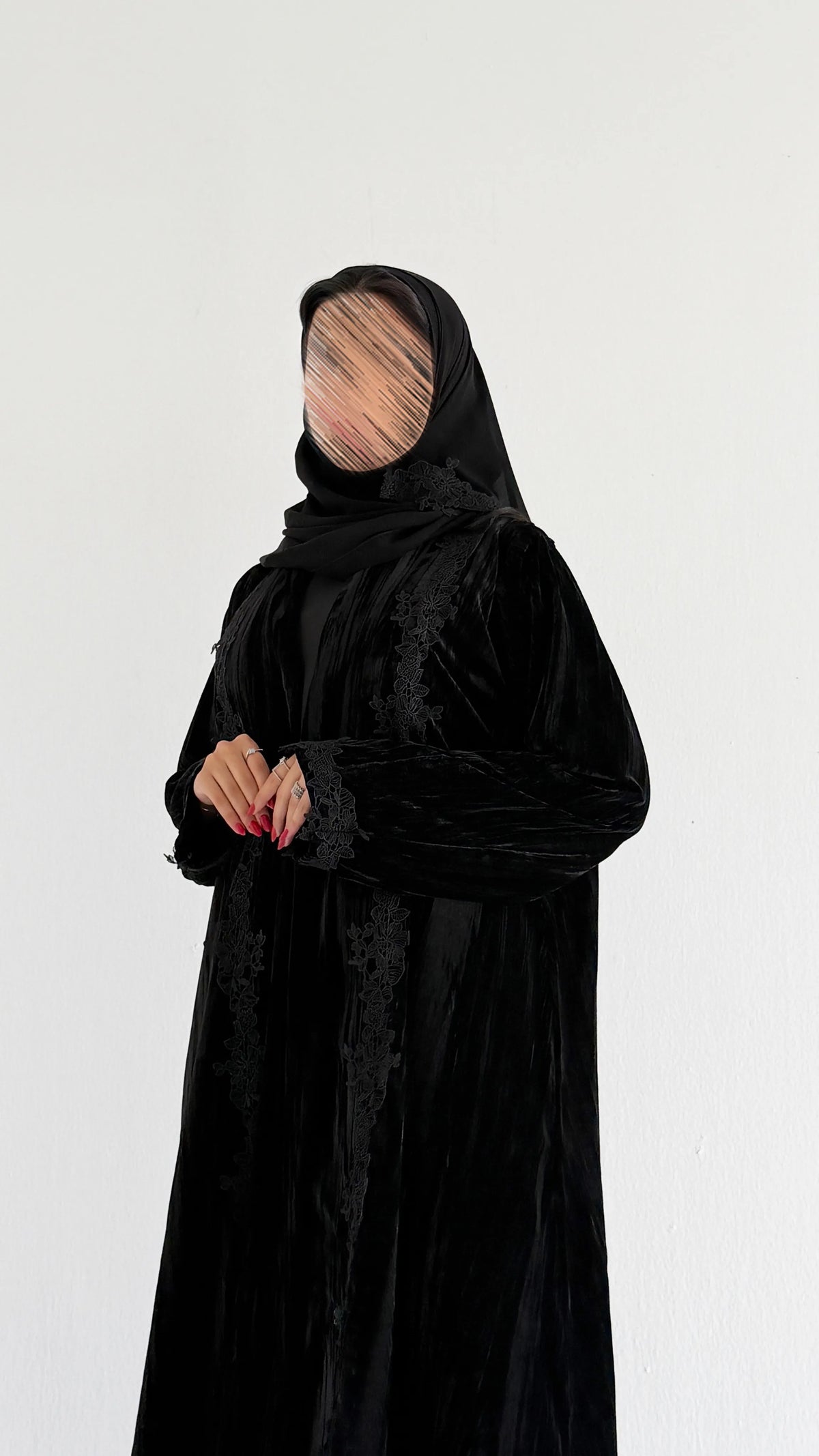 MWT1297 - عباية مخمل مع دانتيل أسود - Aya
