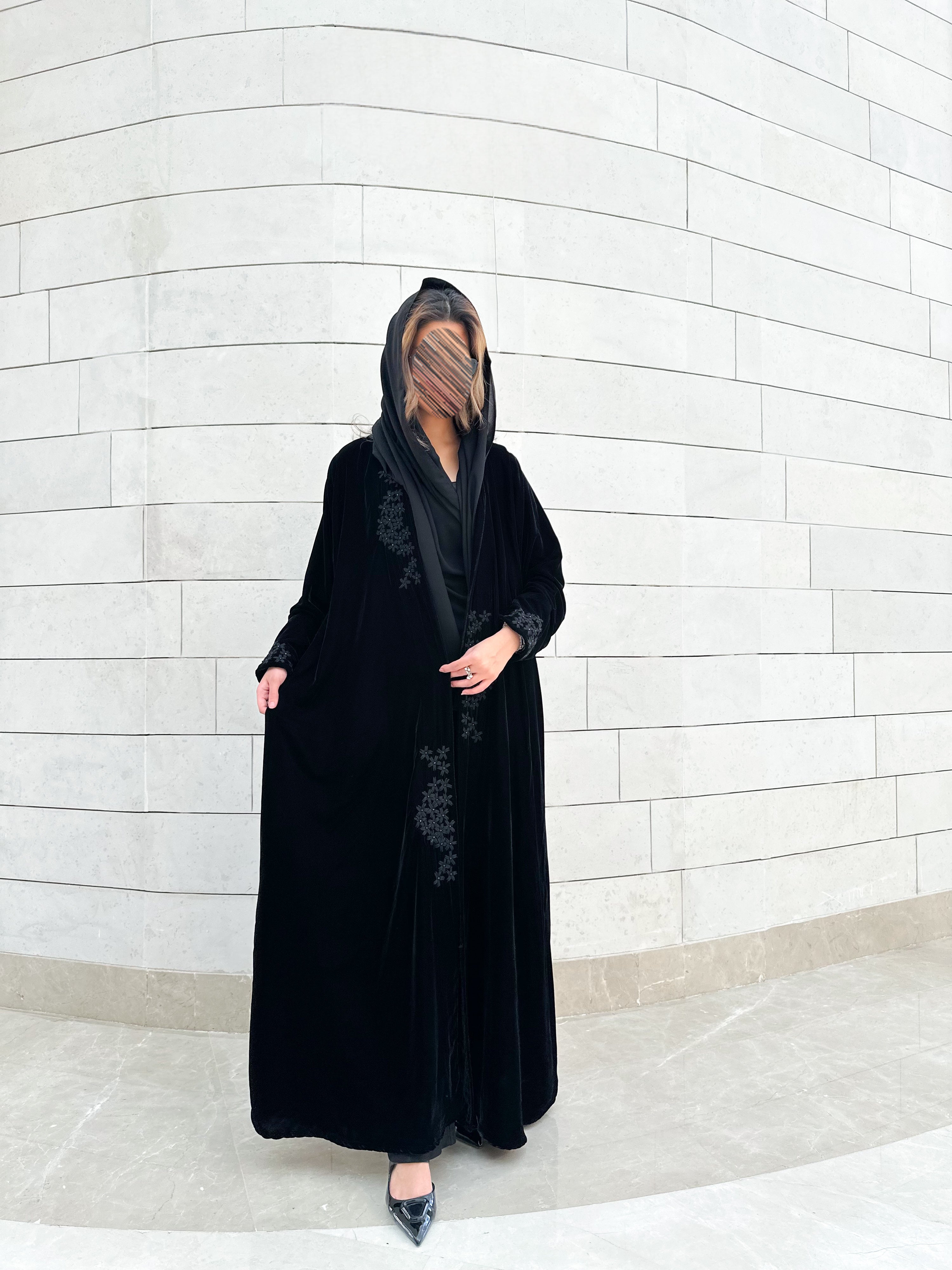 MWT727 - عباية مخمل بتطريز أسود - Aya