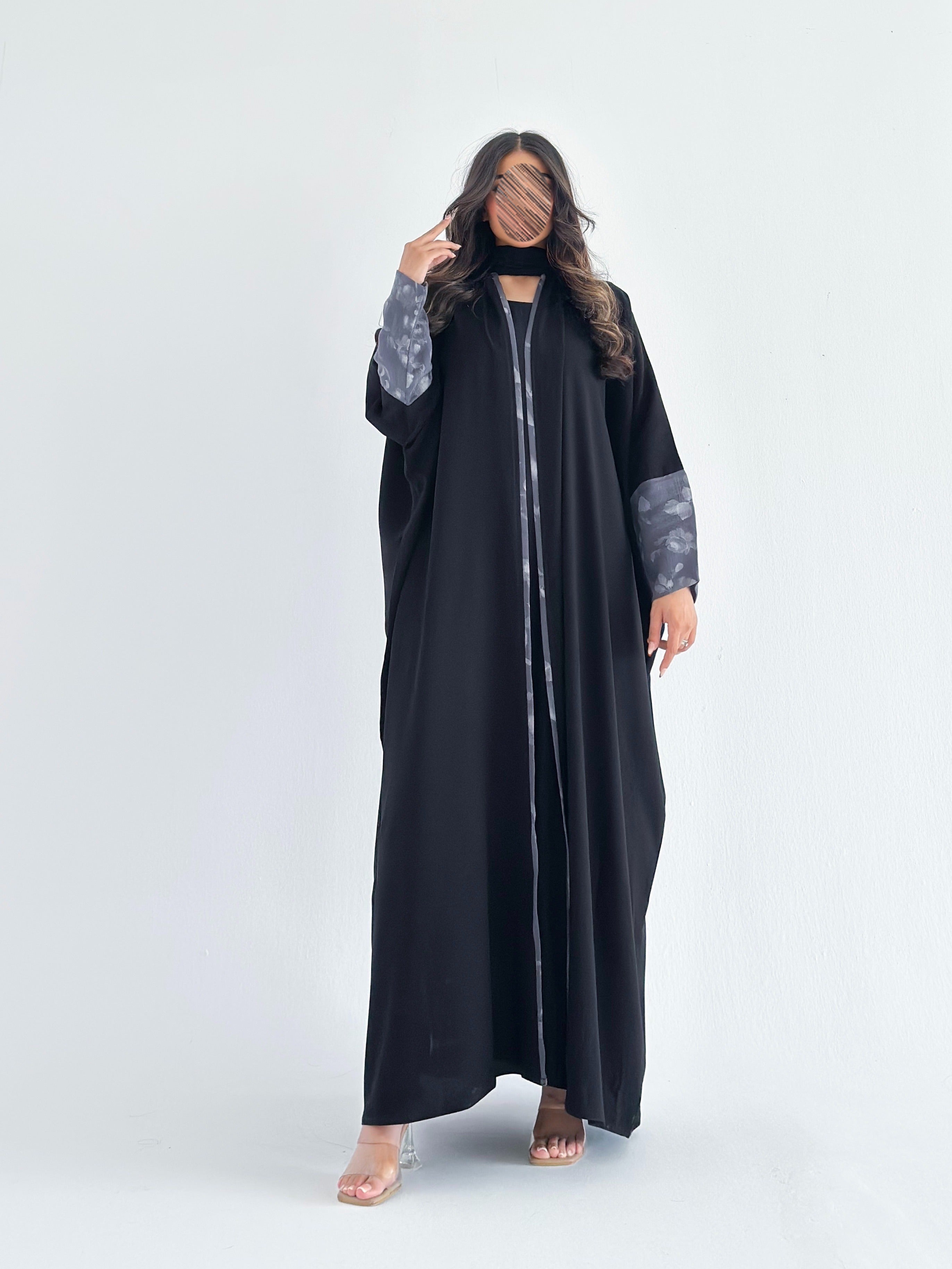 MWT1262 - عباية اسود بتدخيله جاكار ورد